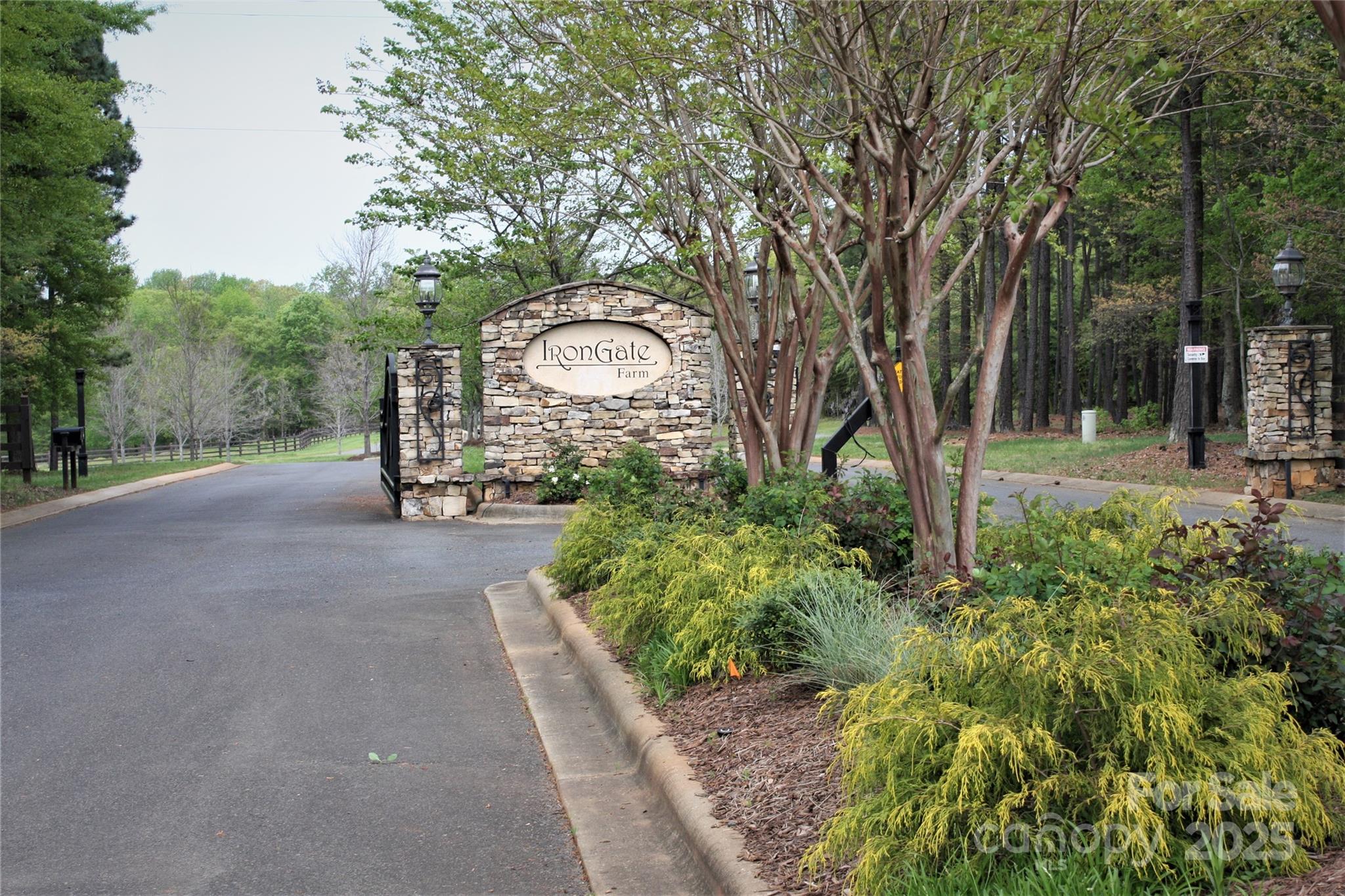 808 Bellegray Road 13 Property Photo 8