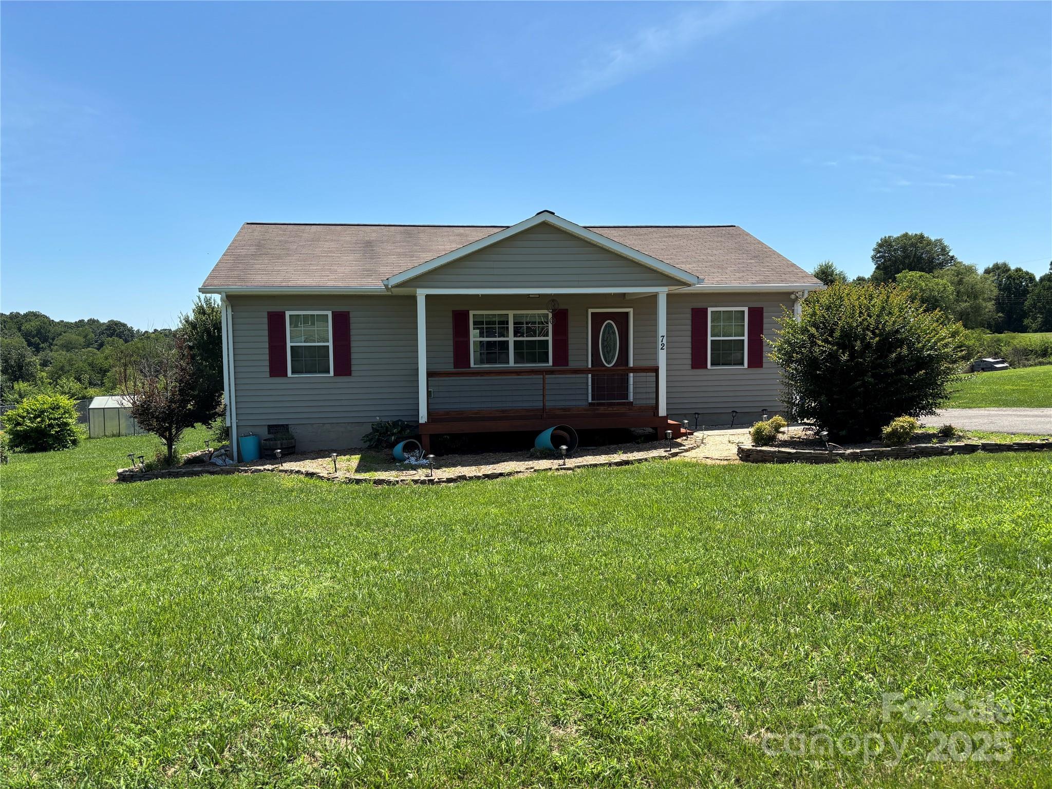 72 Helens Way Property Photo 1