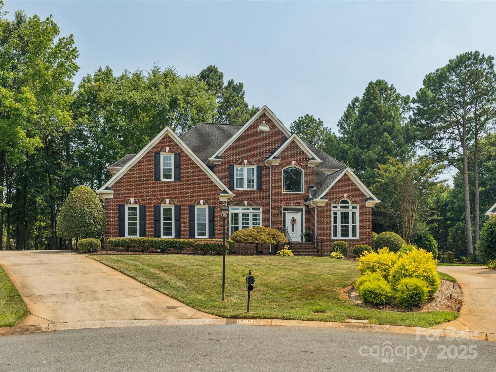 13101 Kensworth Court Property Photo 1