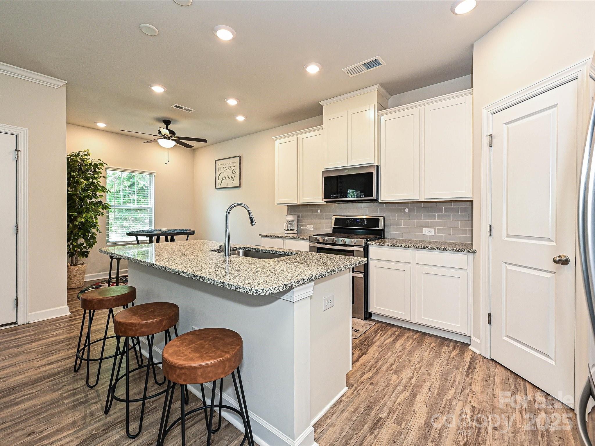 11807 Midnight Way Property Photo 4