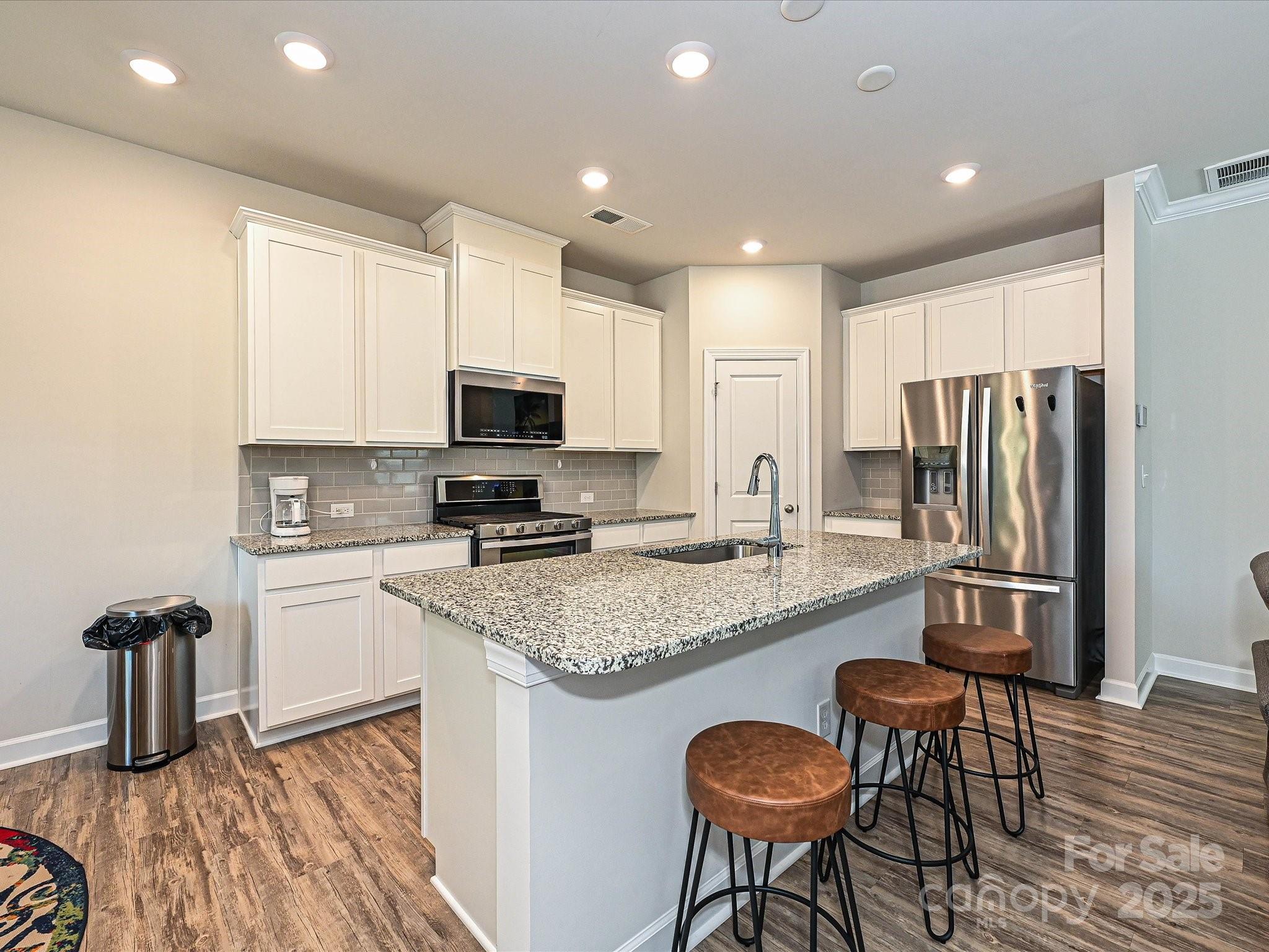 11807 Midnight Way Property Photo 5