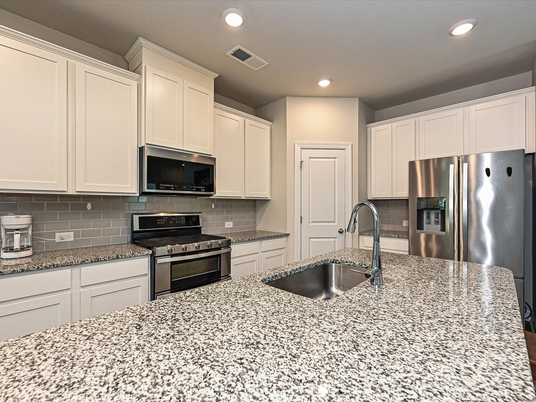 11807 Midnight Way Property Photo 6