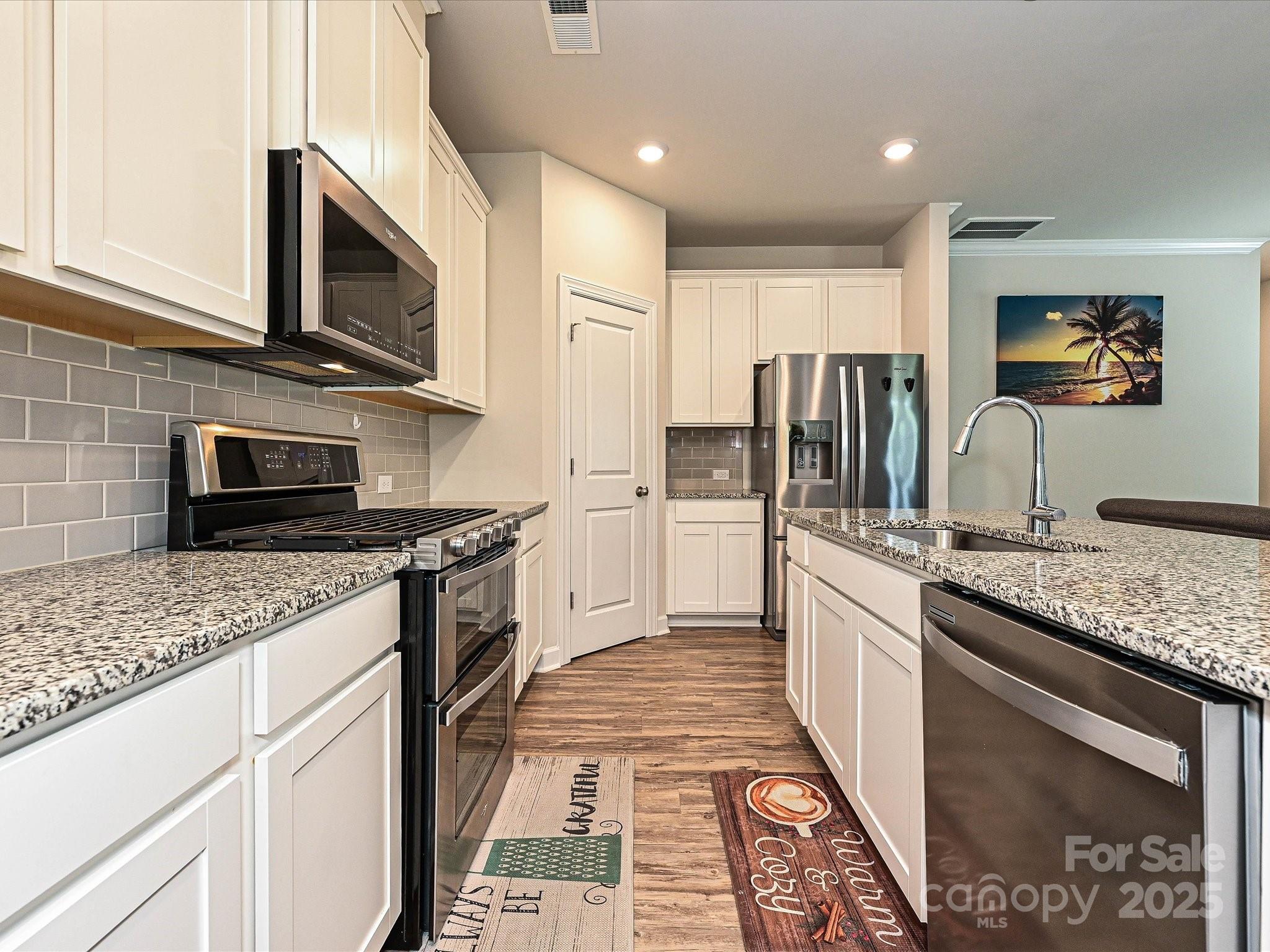 11807 Midnight Way Property Photo 7
