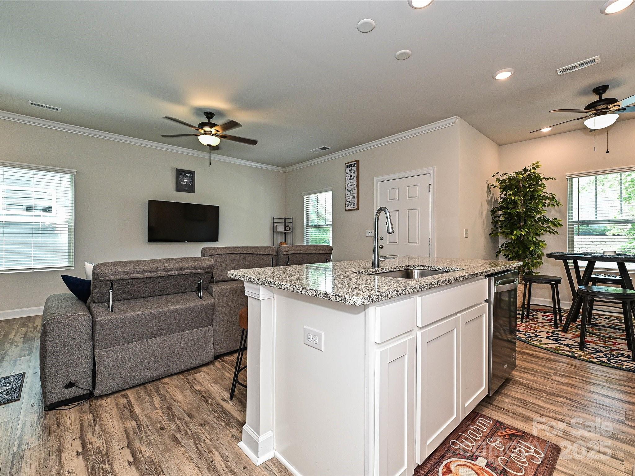 11807 Midnight Way Property Photo 8