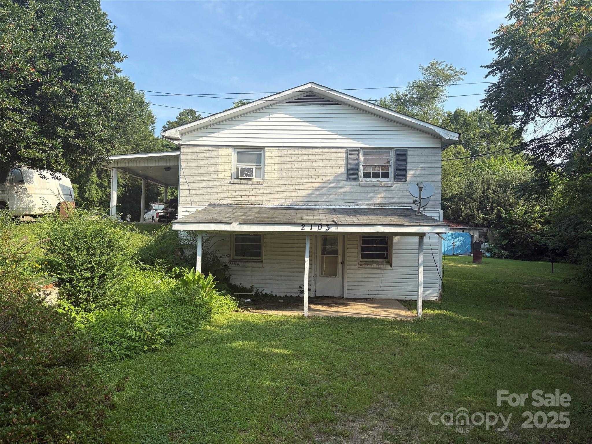 2103 Clawson Avenue Property Photo 1