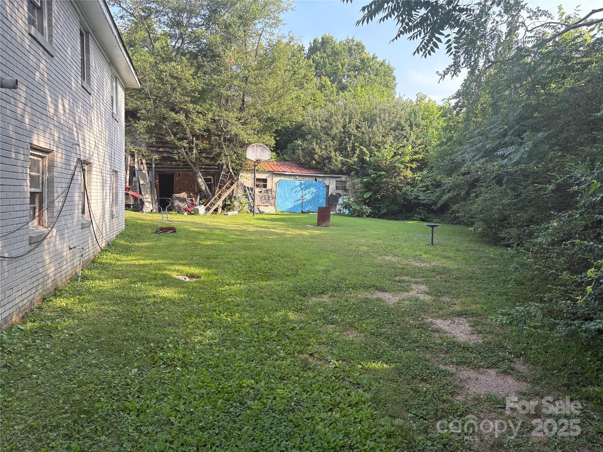 2103 Clawson Avenue Property Photo 3