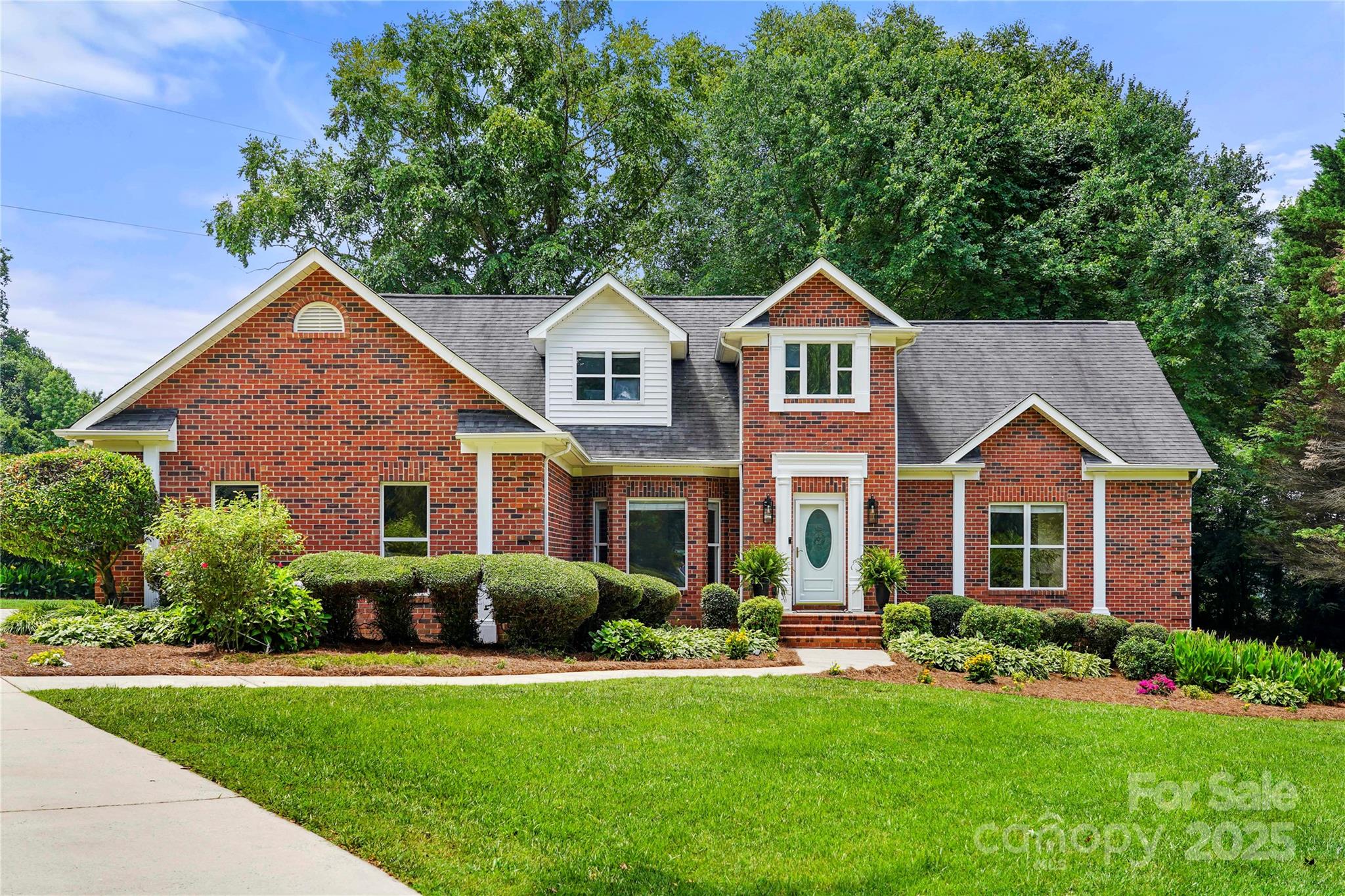 8173 Shannon Woods Lane Property Photo 1