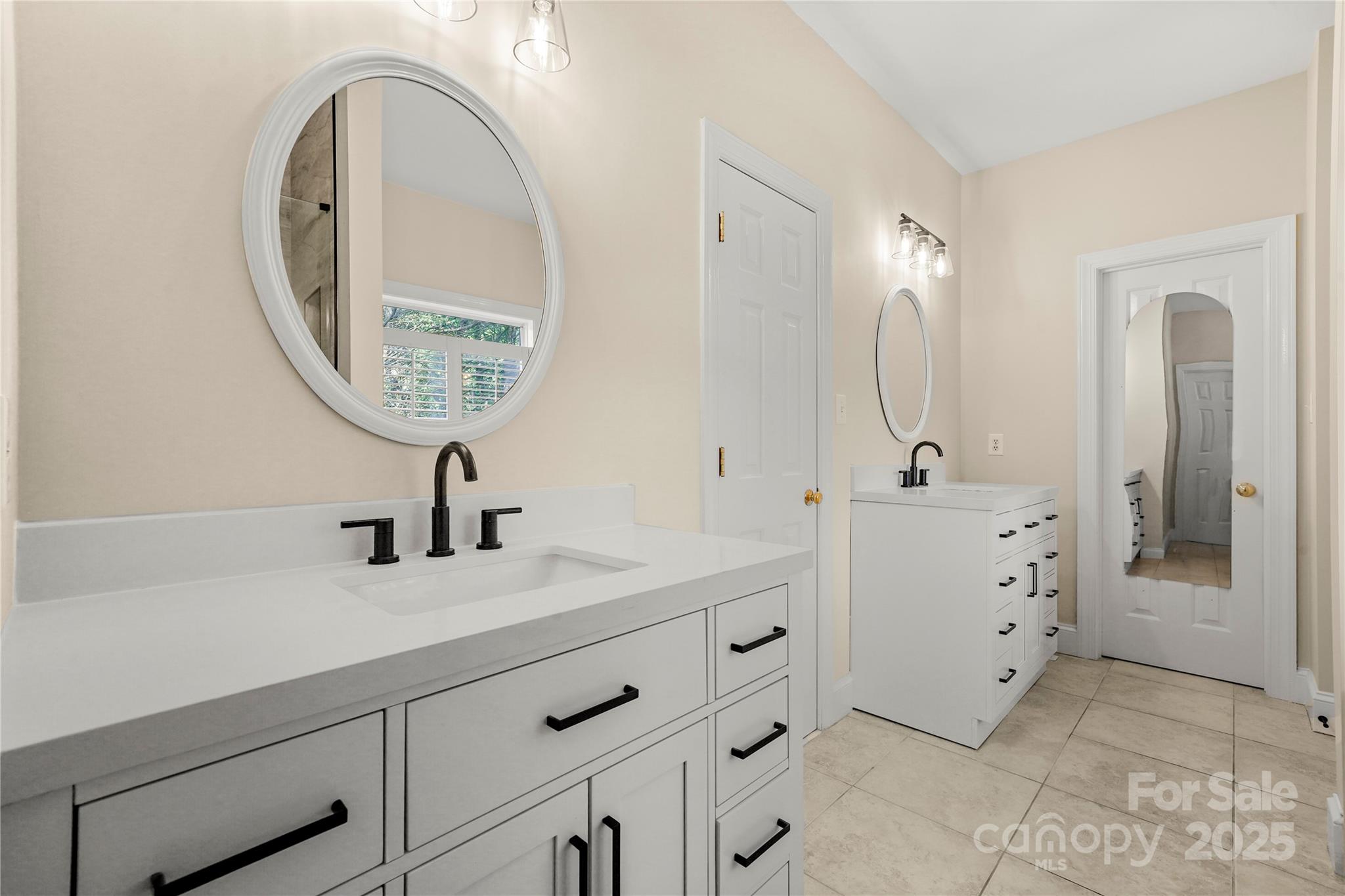 8173 Shannon Woods Lane Property Photo 3