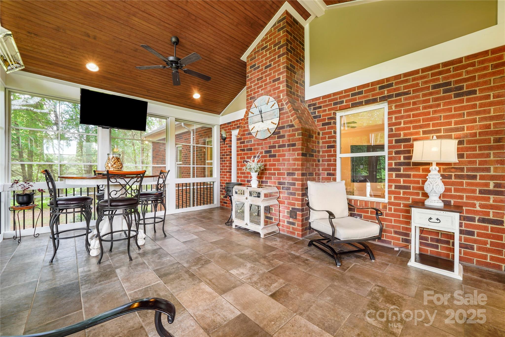 8173 Shannon Woods Lane Property Photo 5