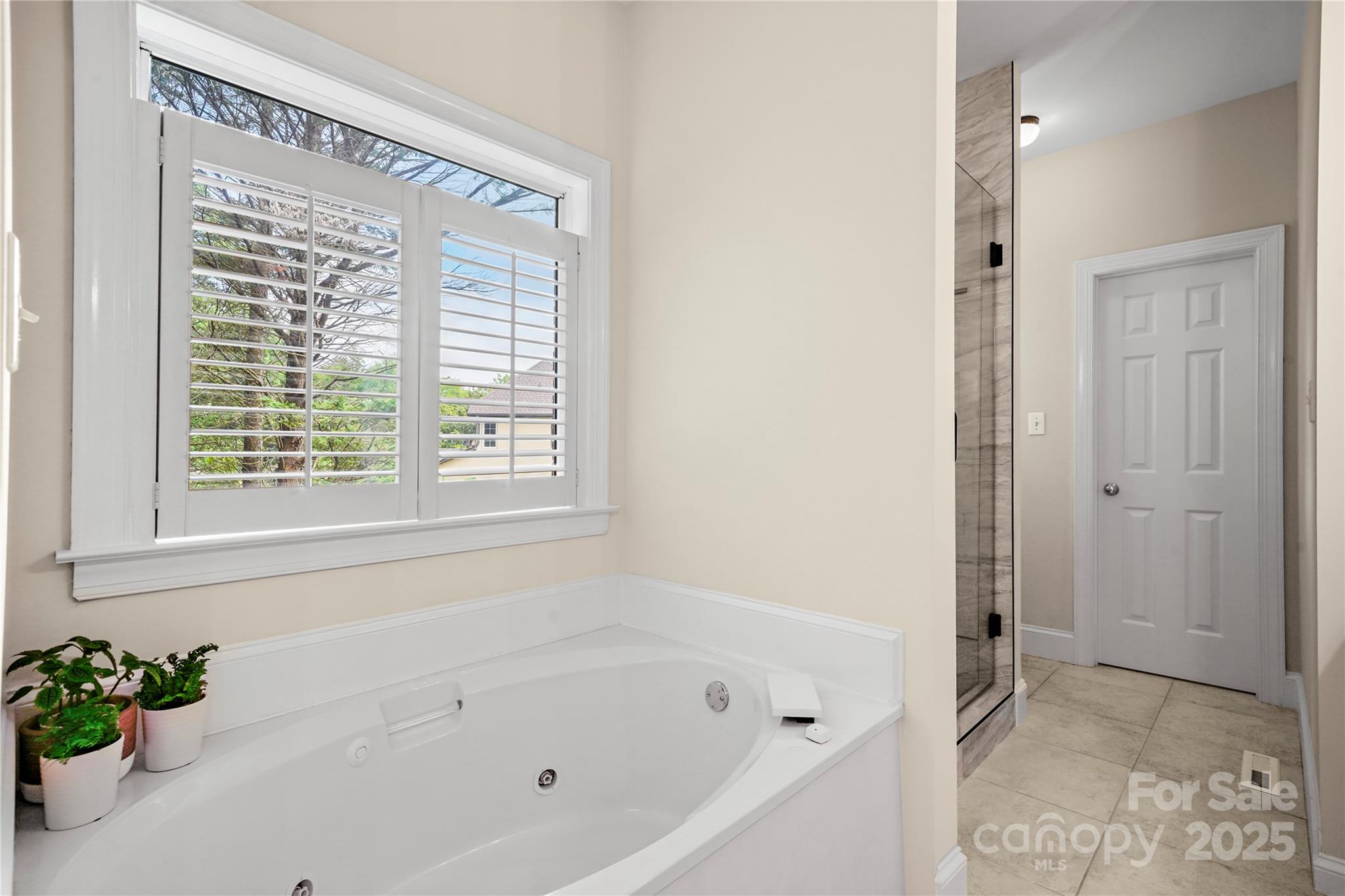 8173 Shannon Woods Lane Property Photo 10