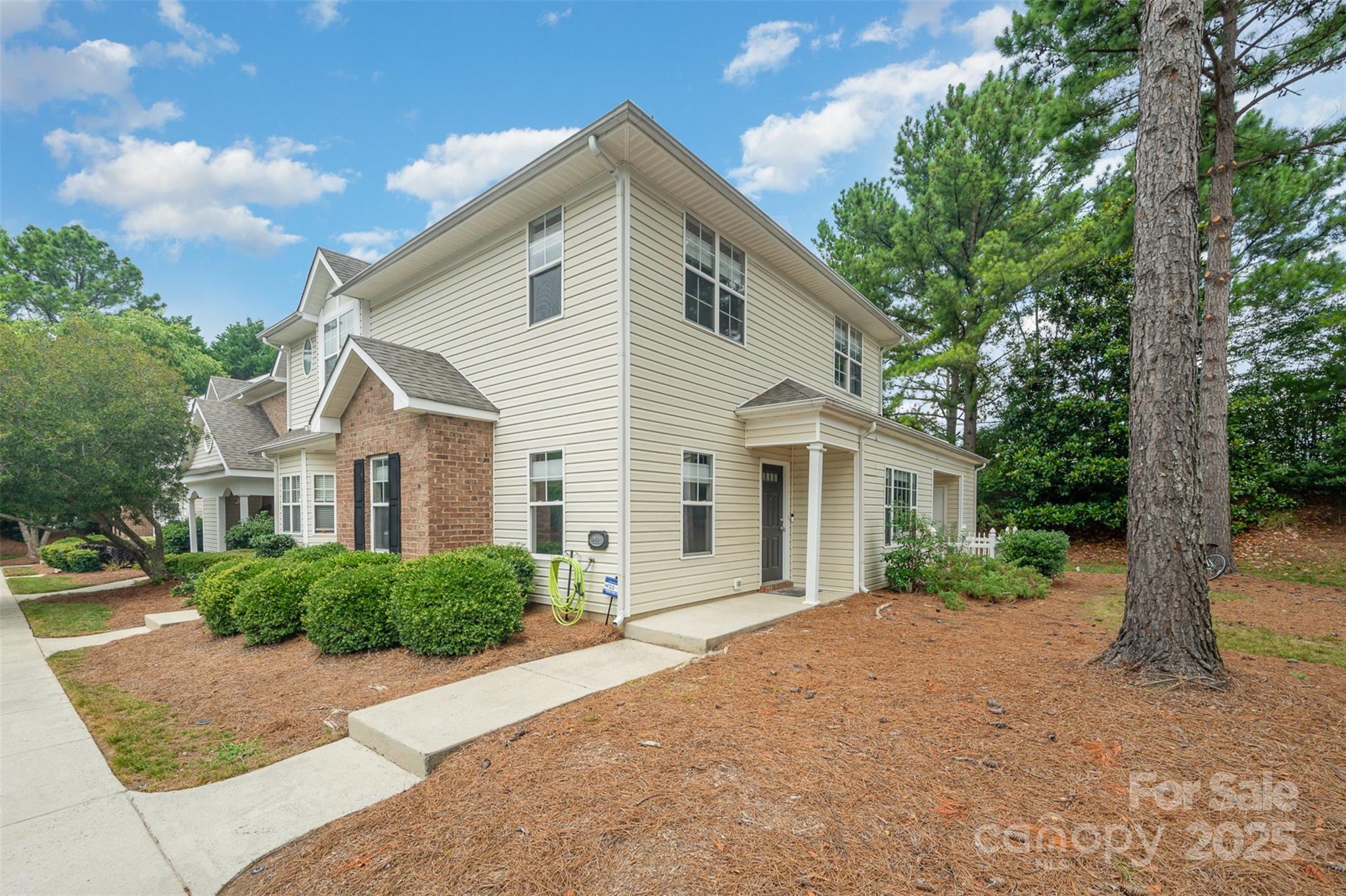 12223 Savannah Garden Drive Property Photo 1