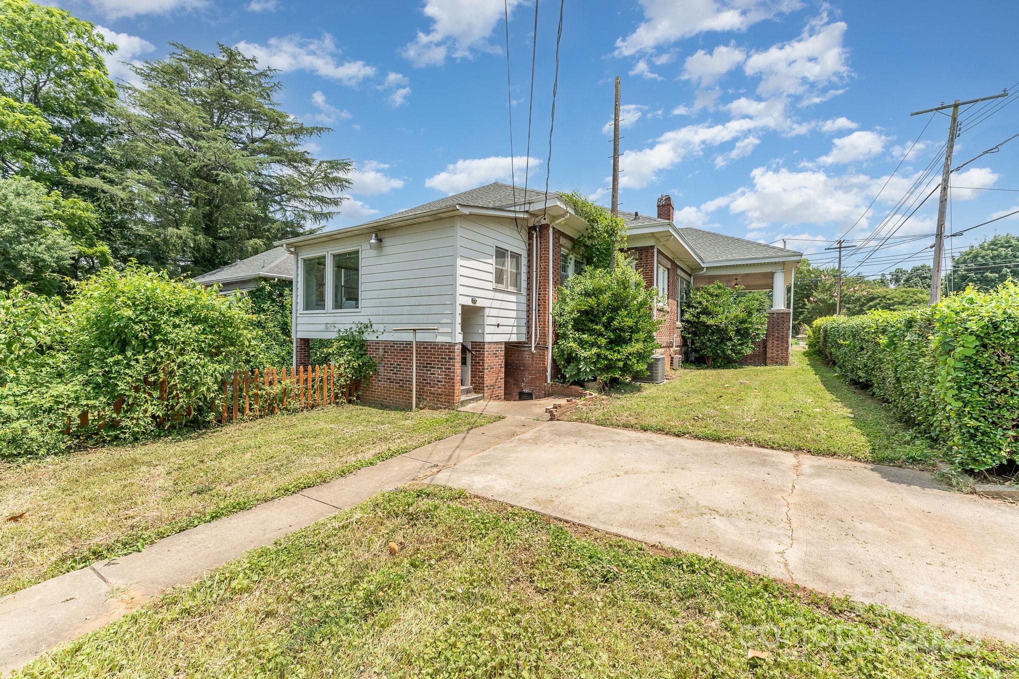 330 S Ellis Street Property Photo 4