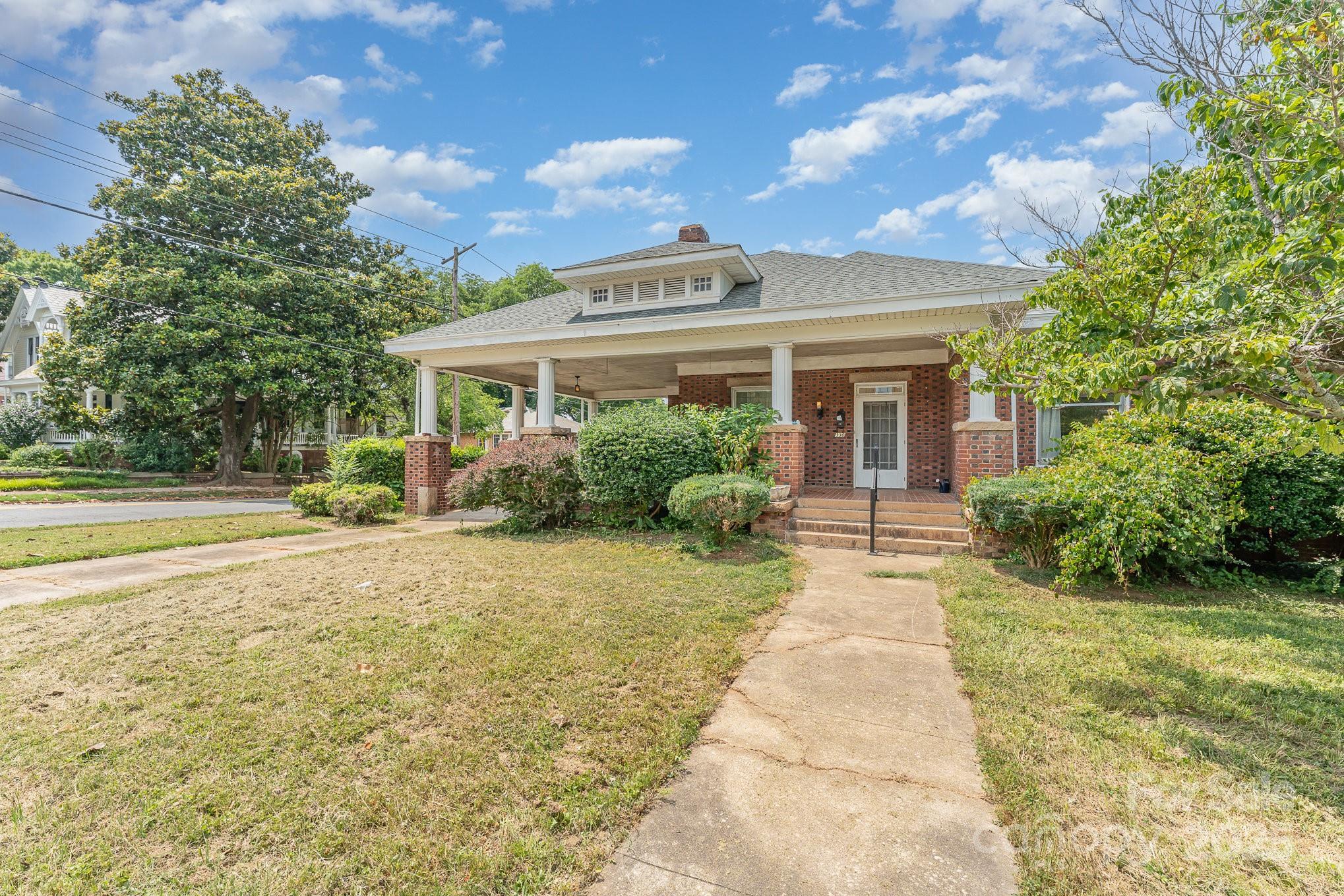330 S Ellis Street Property Photo 5