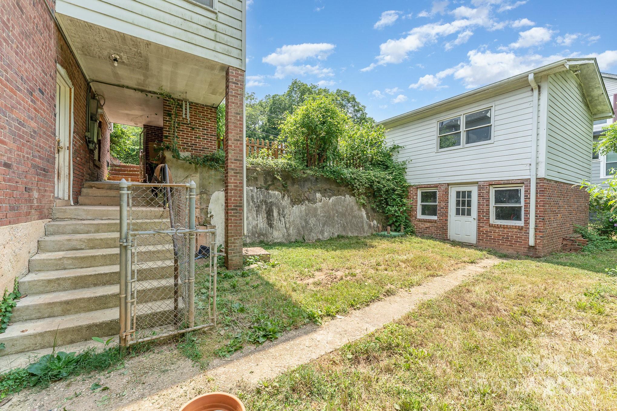 330 S Ellis Street Property Photo 19