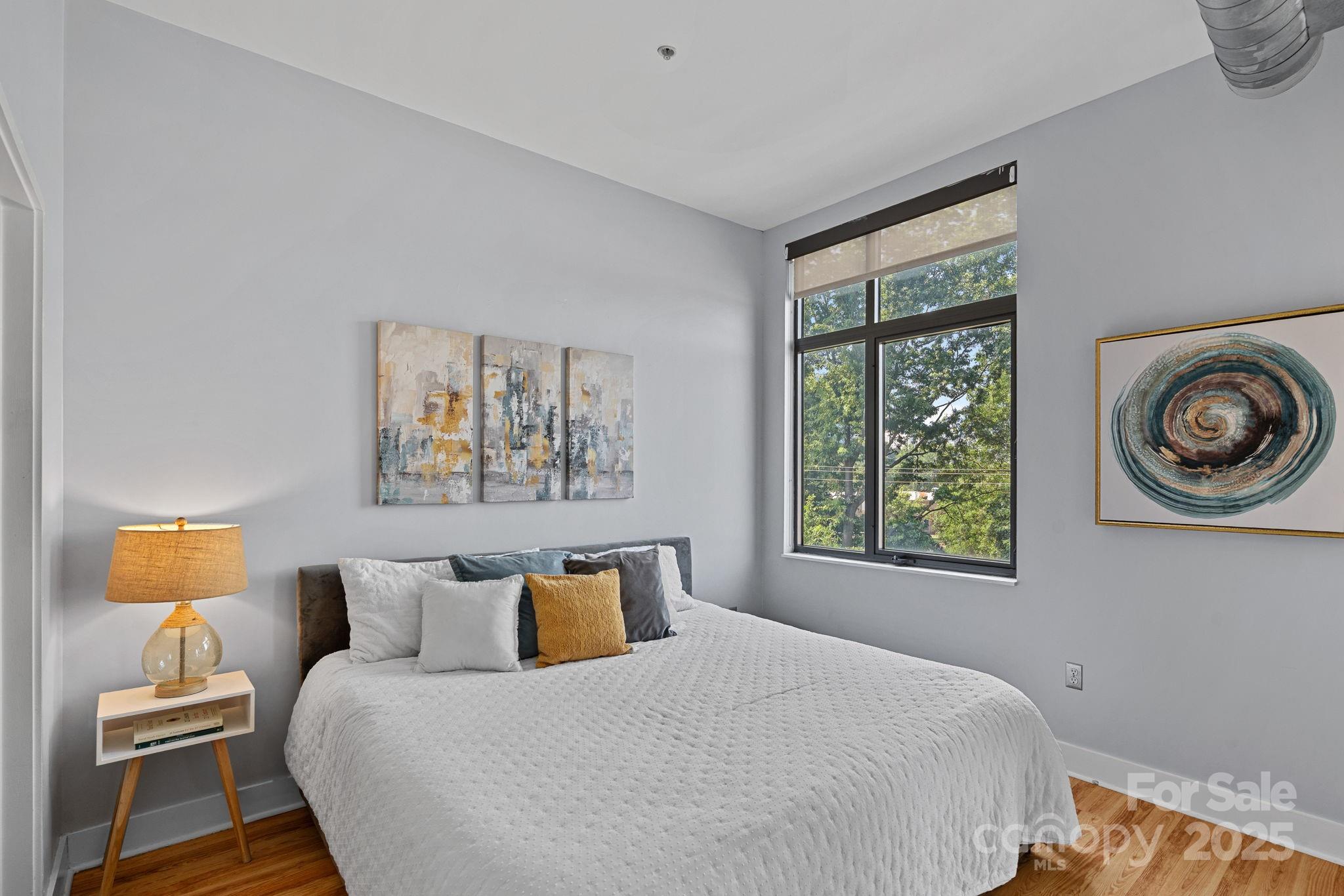 514 W 10th Street 302 Property Photo 8