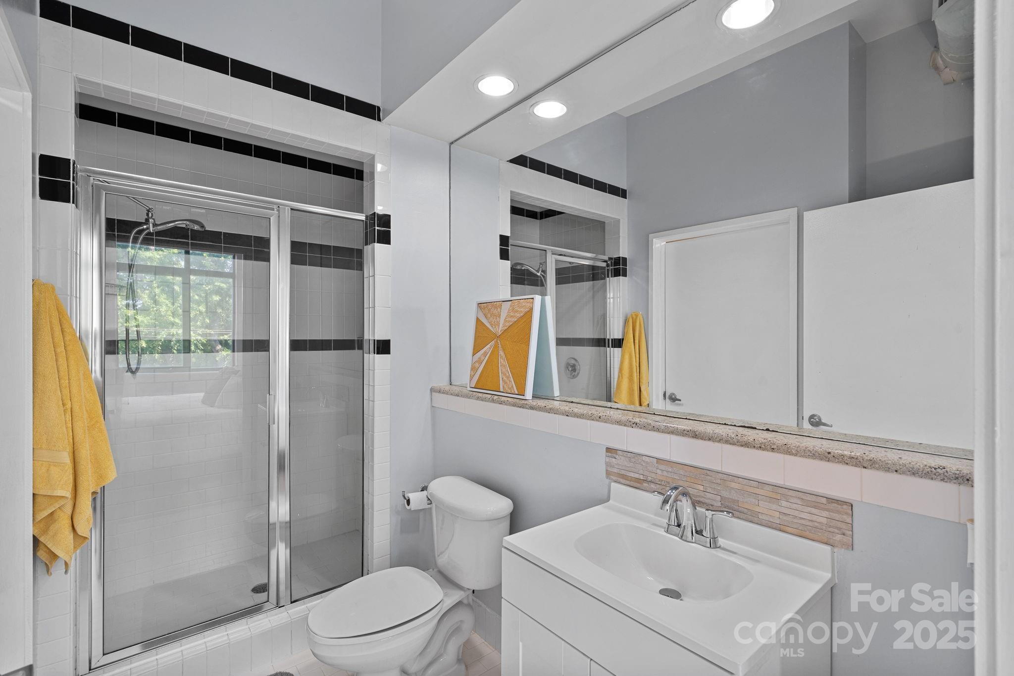 514 W 10th Street 302 Property Photo 10