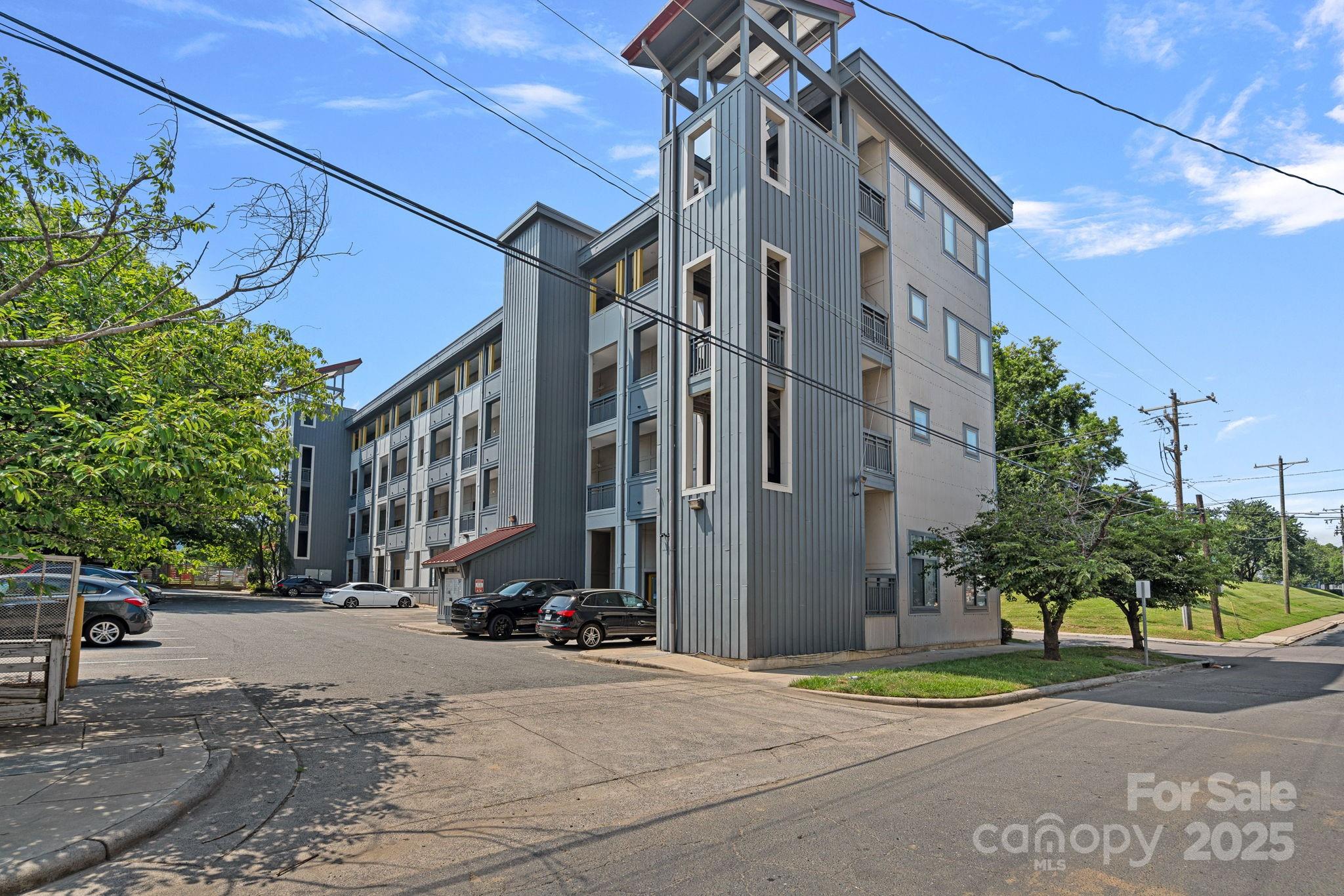 514 W 10th Street 302 Property Photo 13
