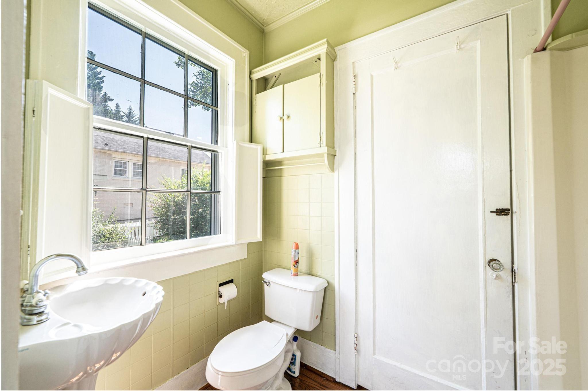 1010 College Avenue Property Photo 16