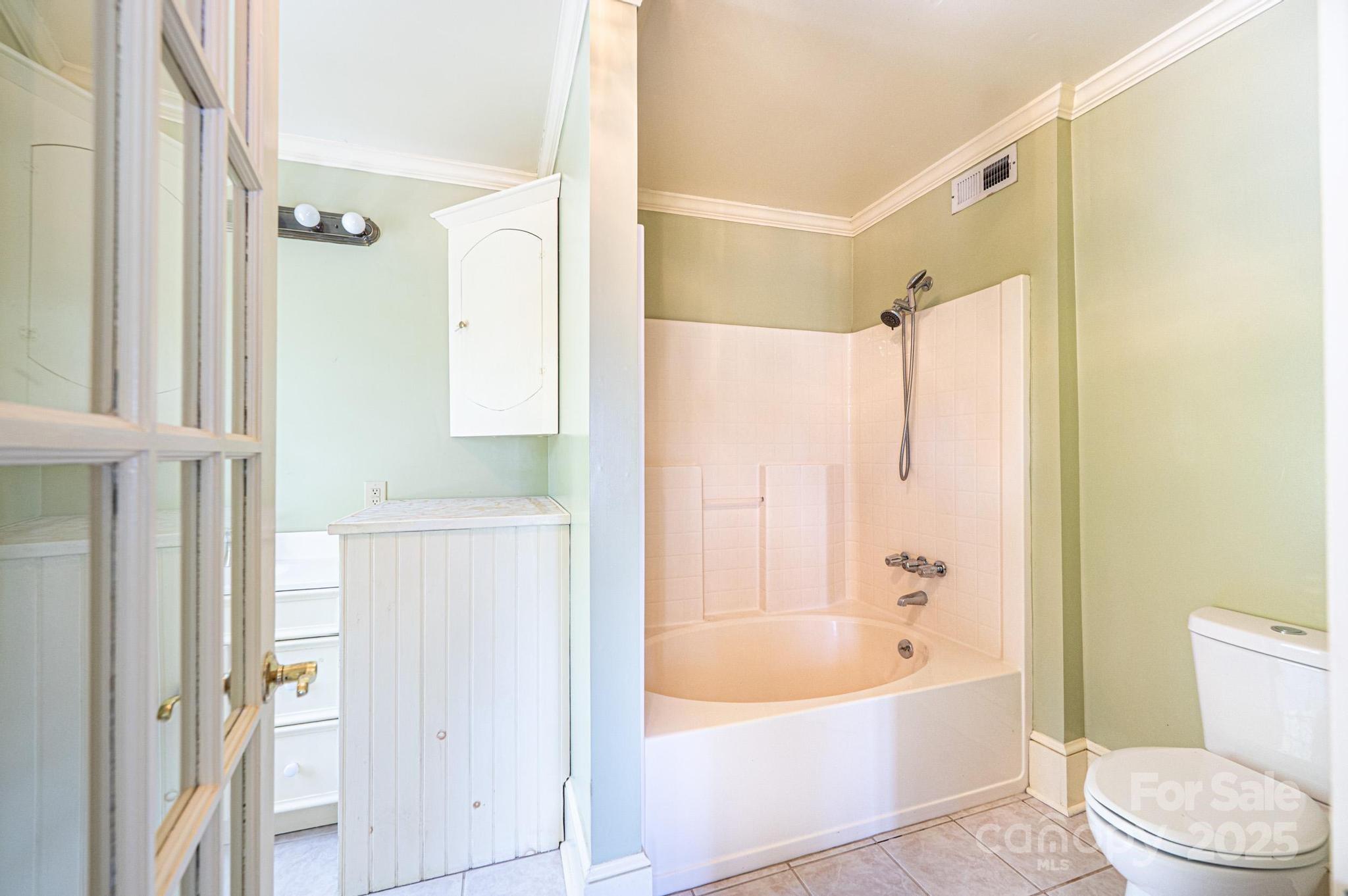 1010 College Avenue Property Photo 24