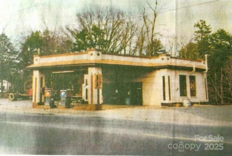 571 Union Street Property Photo 2