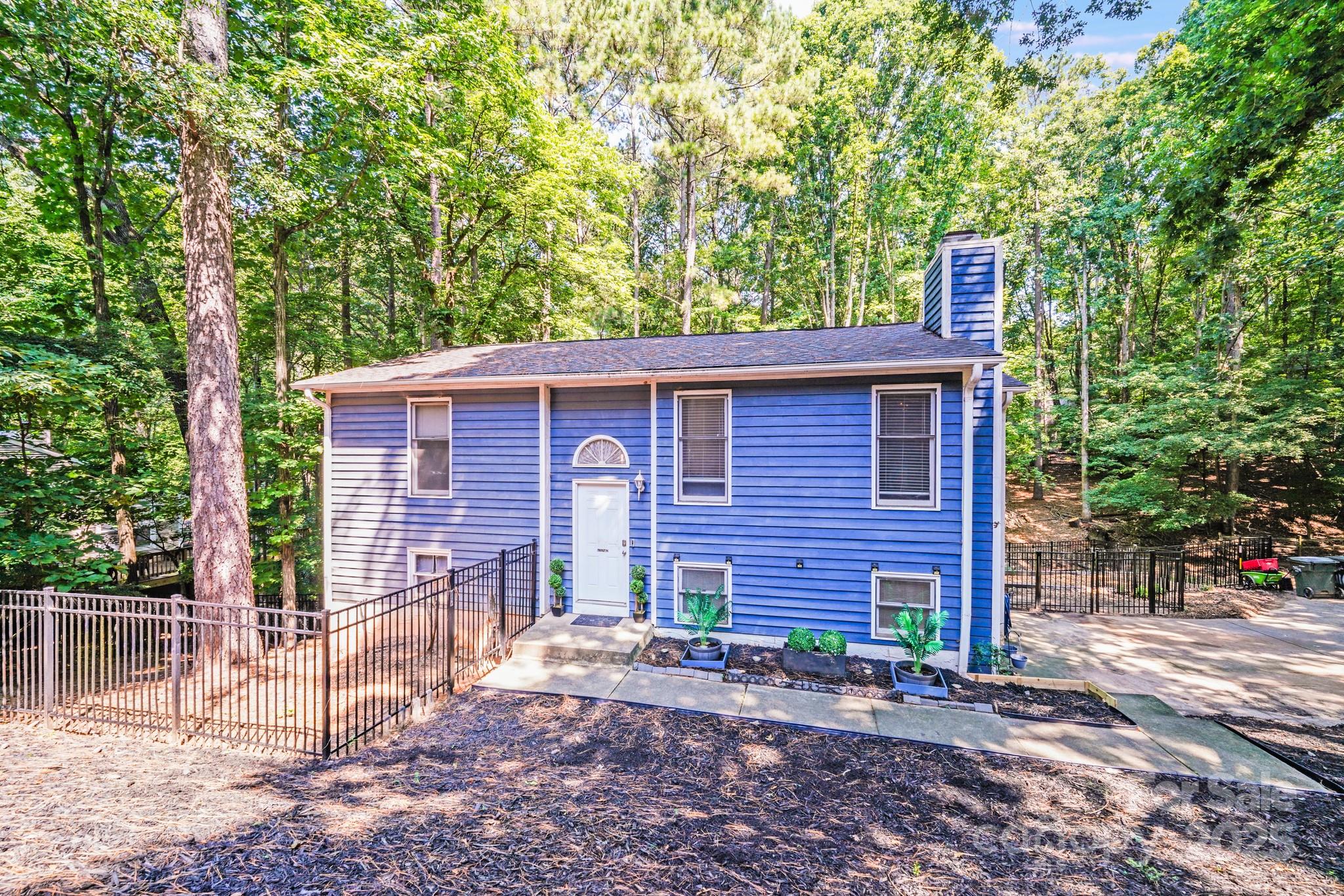 2116 Bon Villa Way Property Photo 1