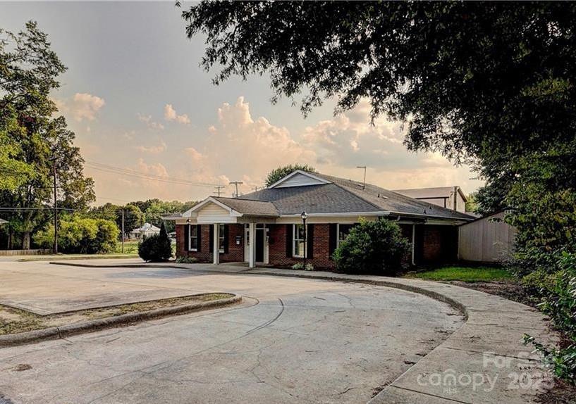 112 S Oak Street Property Photo 1