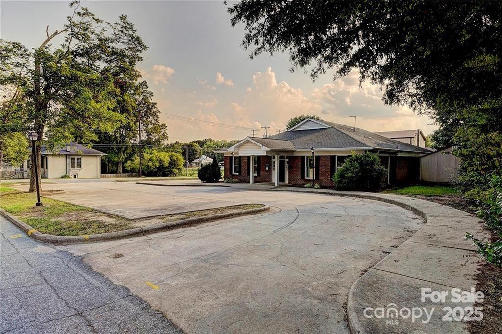 112 S Oak Street Property Photo 2