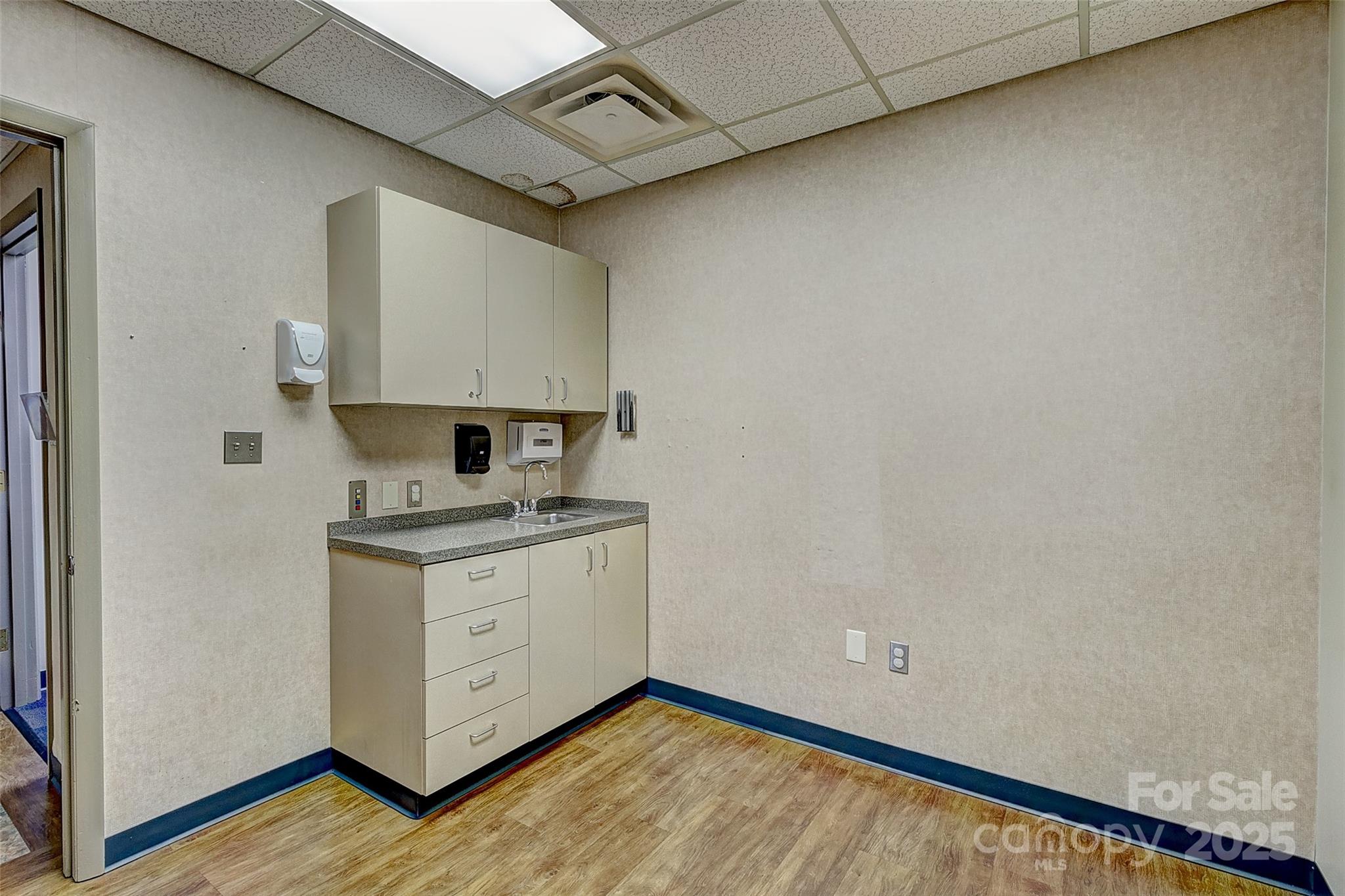 112 S Oak Street Property Photo 7