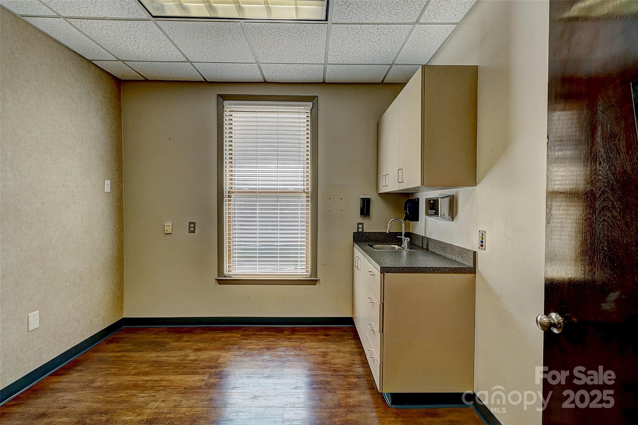112 S Oak Street Property Photo 11