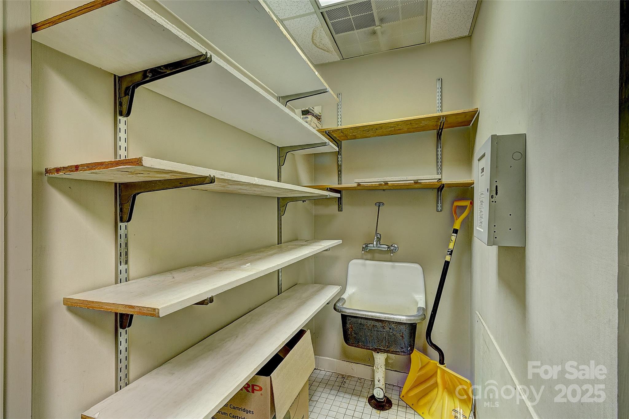 112 S Oak Street Property Photo 14