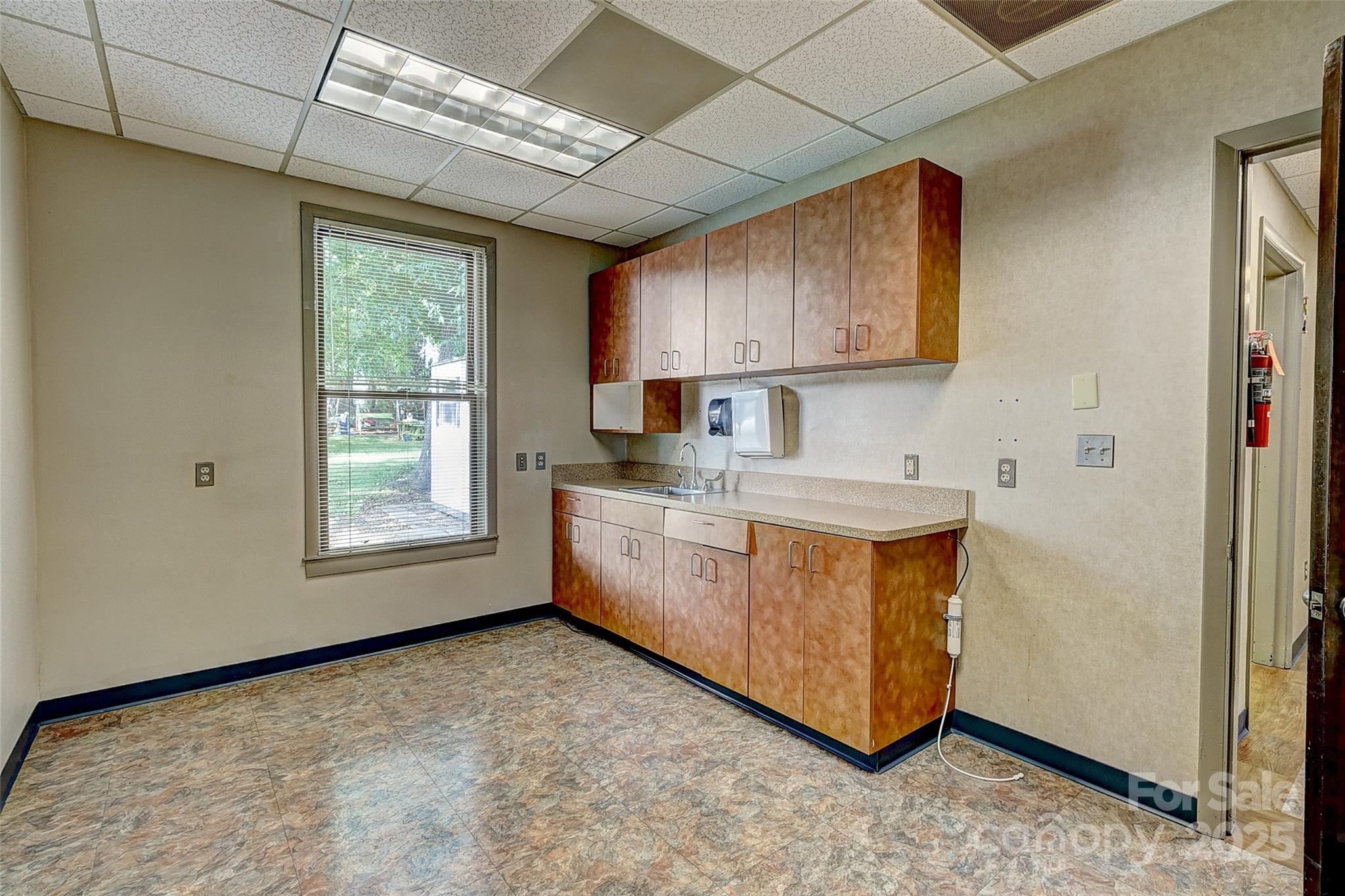 112 S Oak Street Property Photo 16