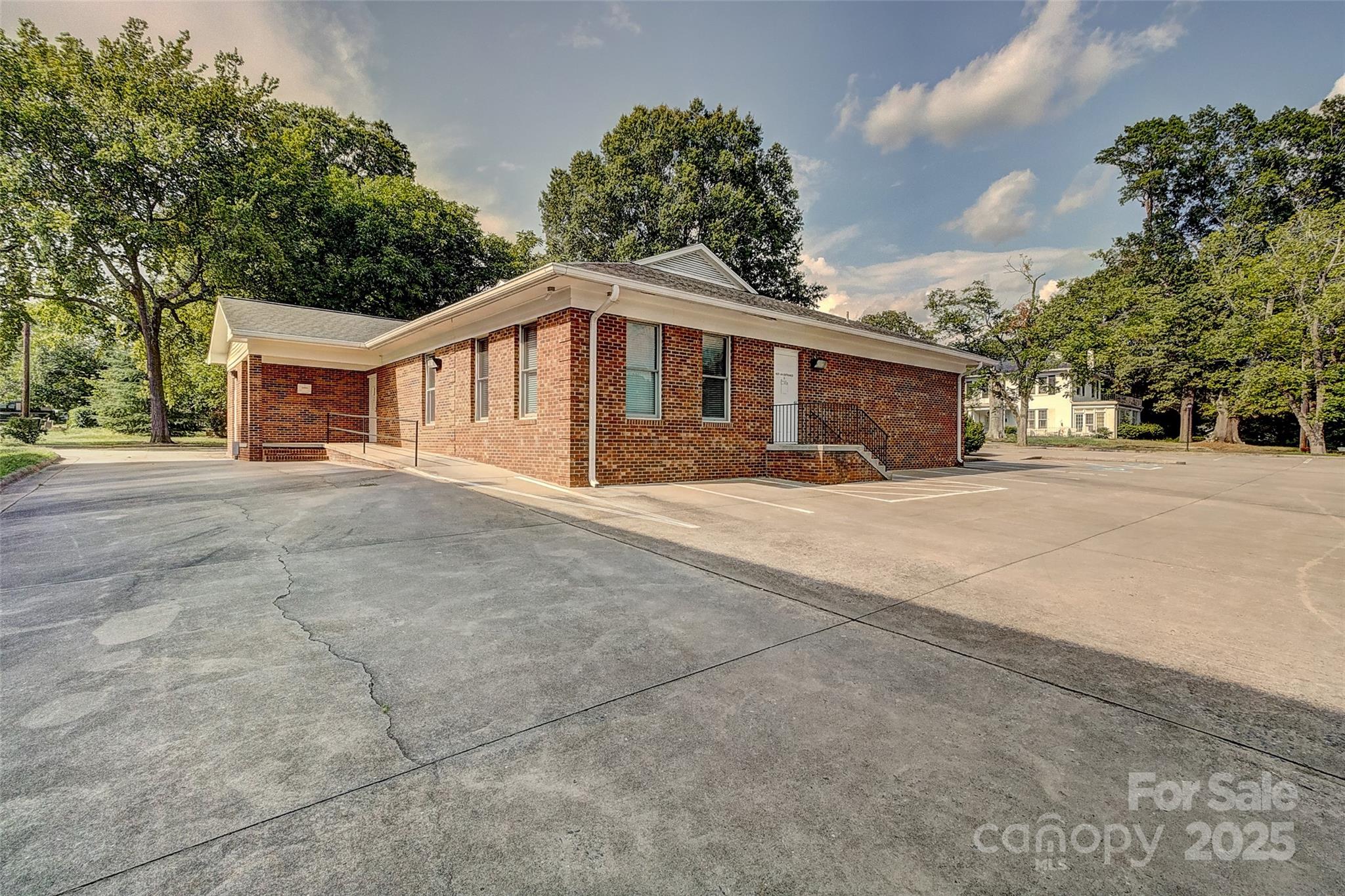 112 S Oak Street Property Photo 36