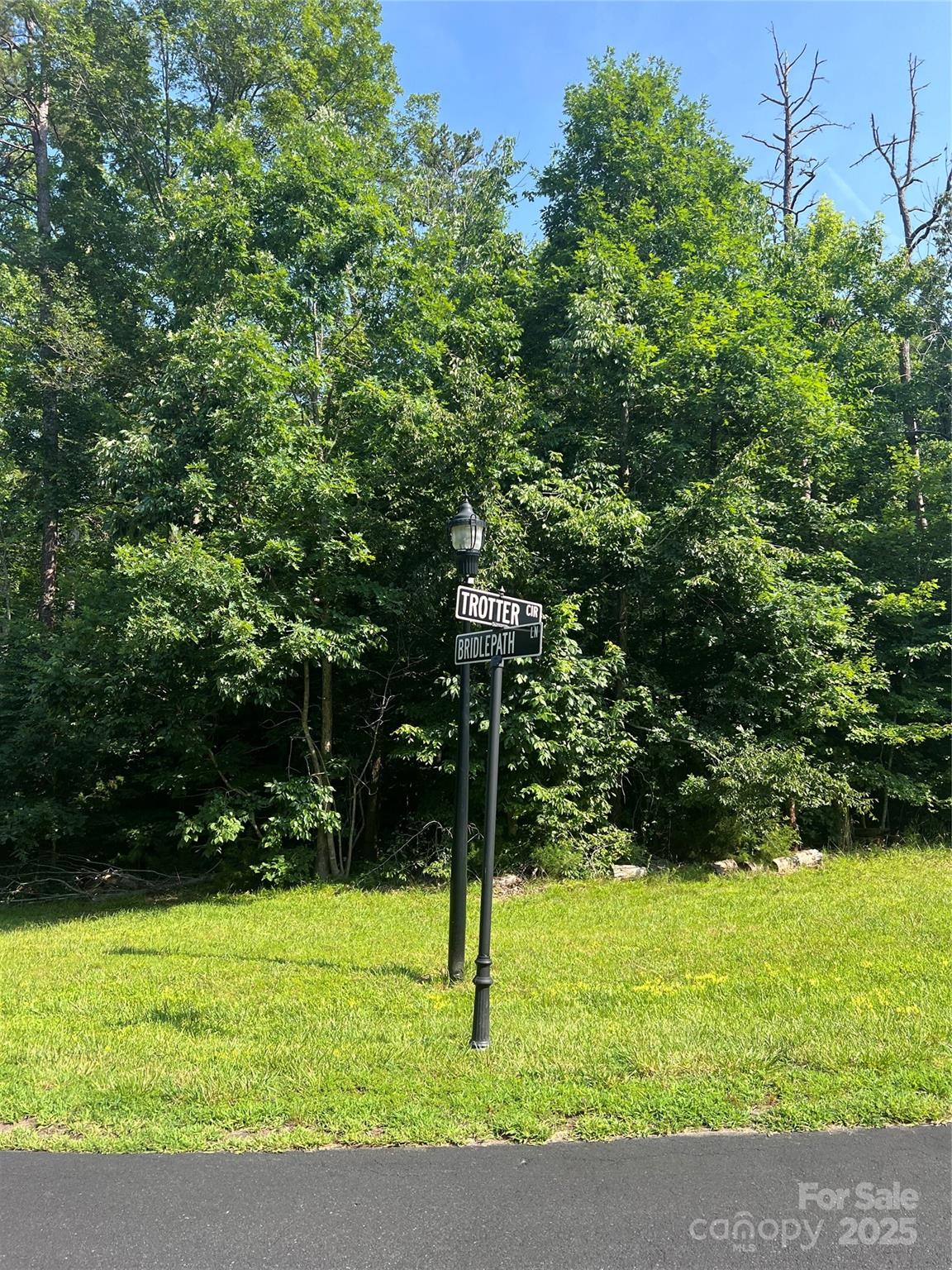 1501 Trotter Circle Property Photo 2