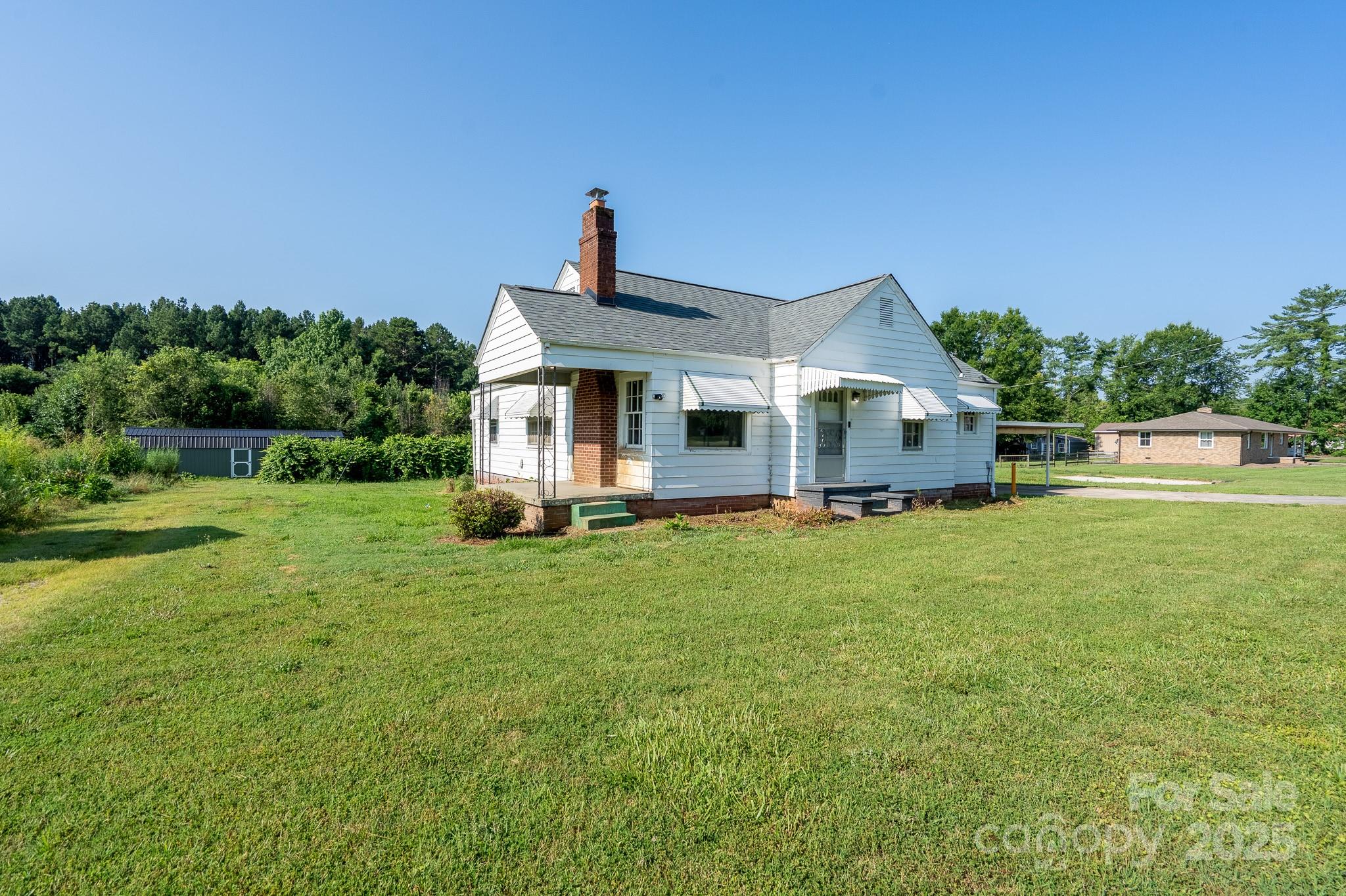 2125 E Ridge Road Property Photo 1