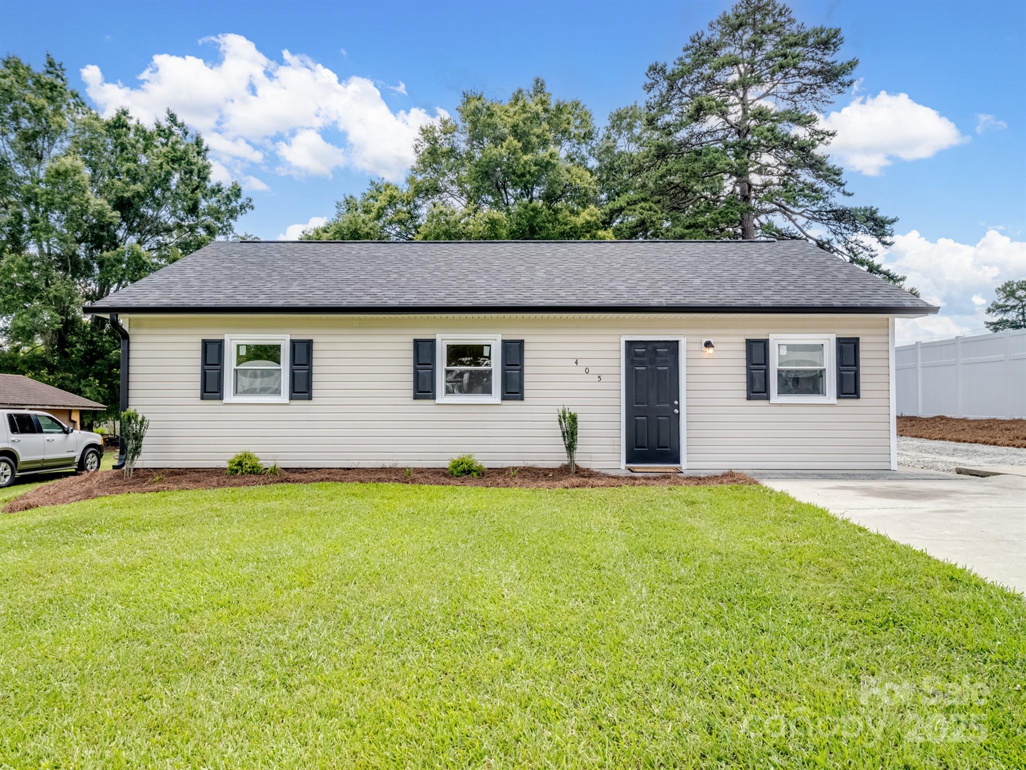 405 Jones Street Street Property Photo