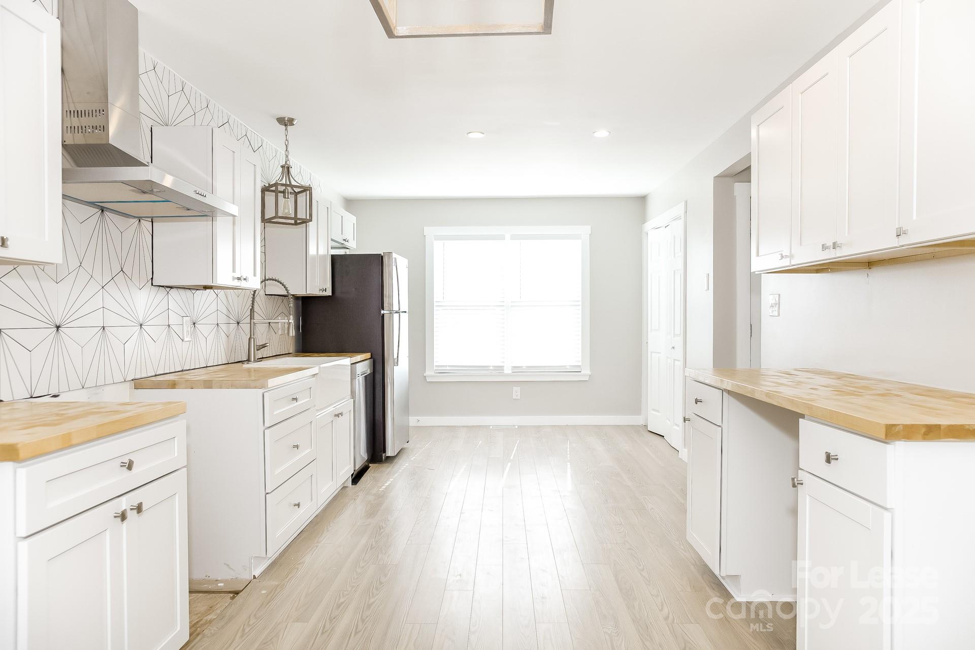 11417 Park Road Property Photo 6