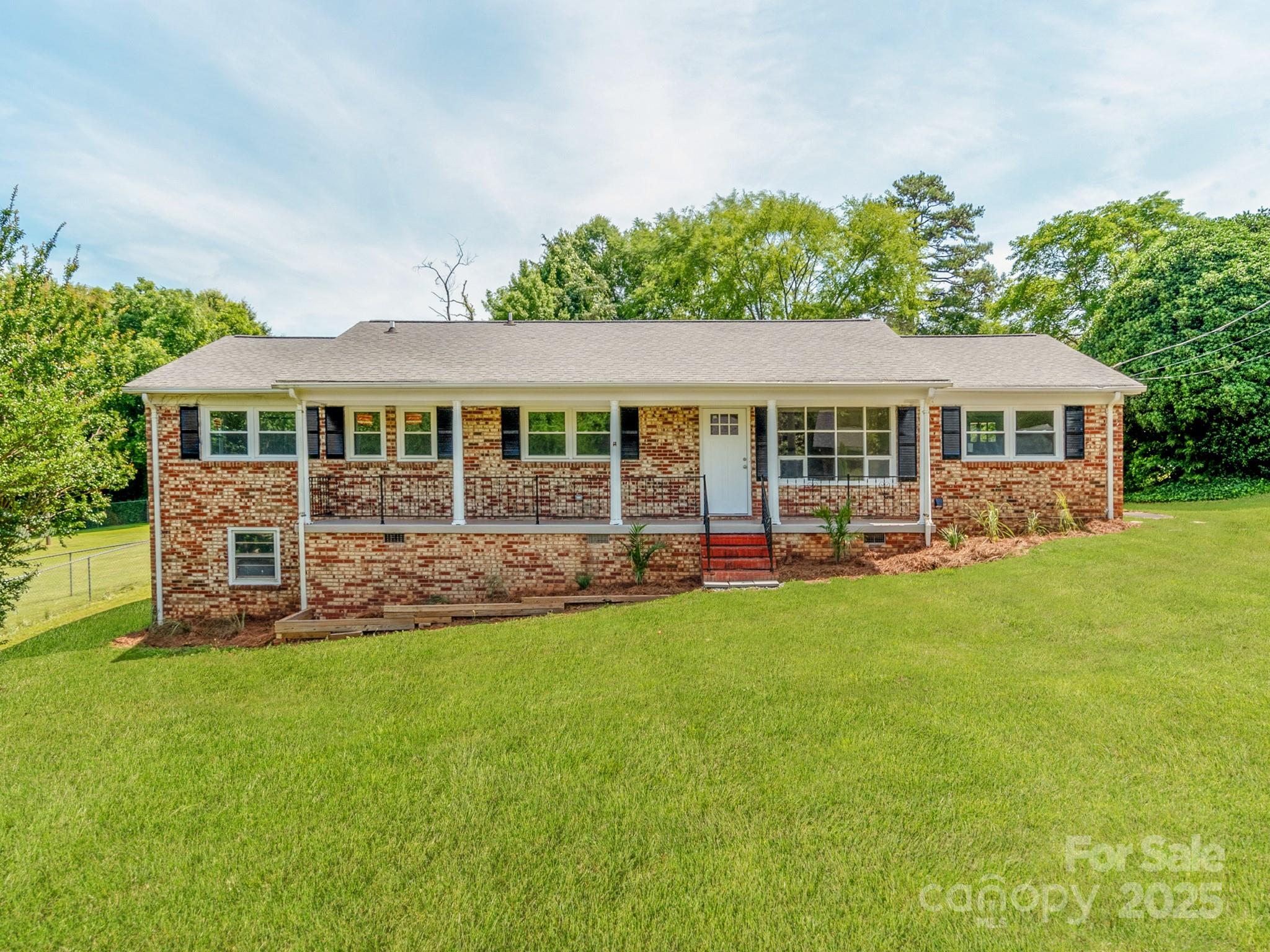1606 N Rhyne Street Property Photo 1