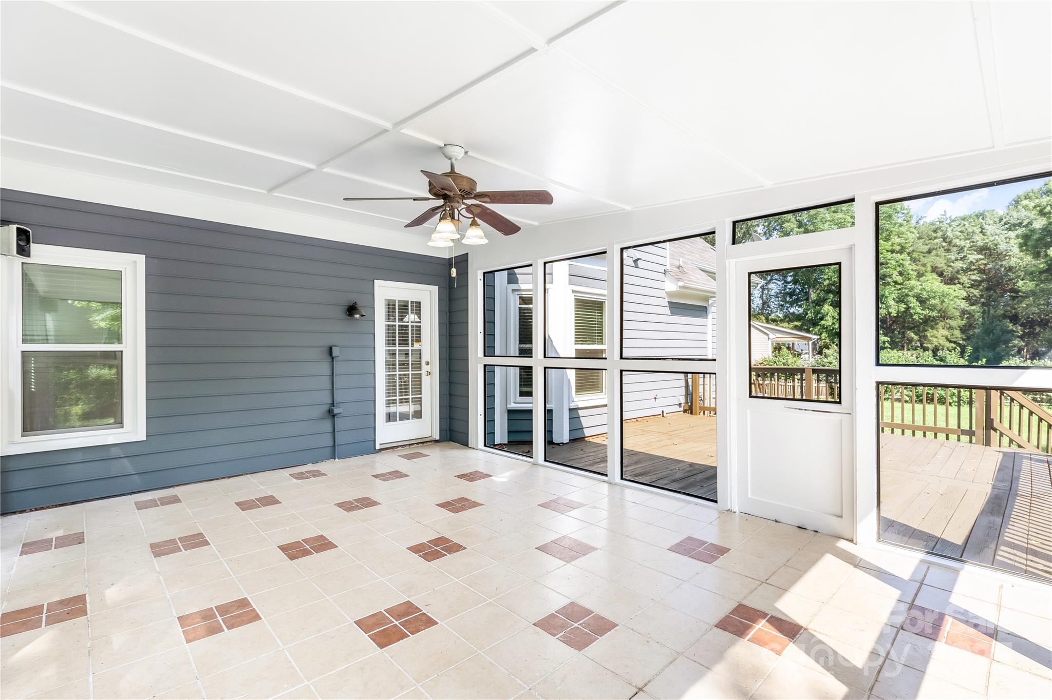 1581 Bluff Court Property Photo 5