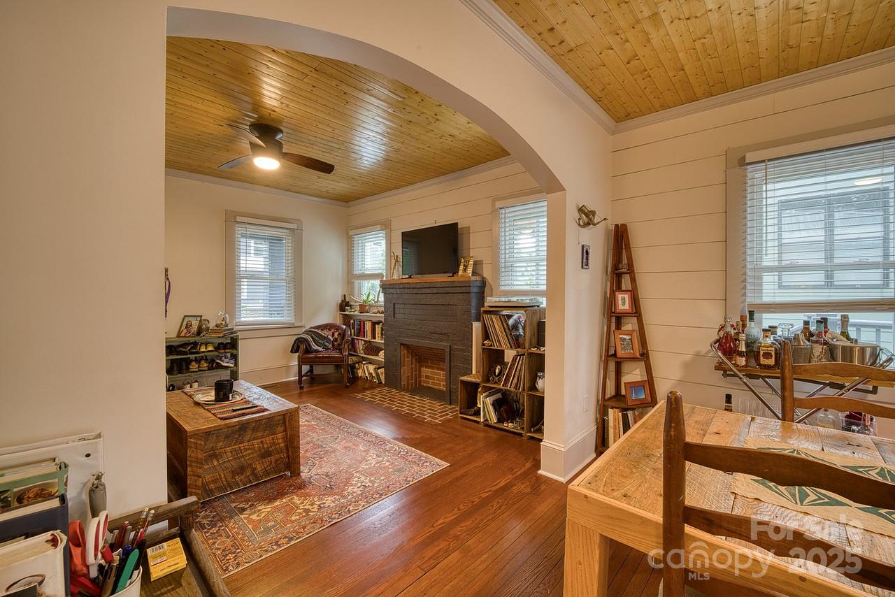 107 Riverview Drive Property Photo 4