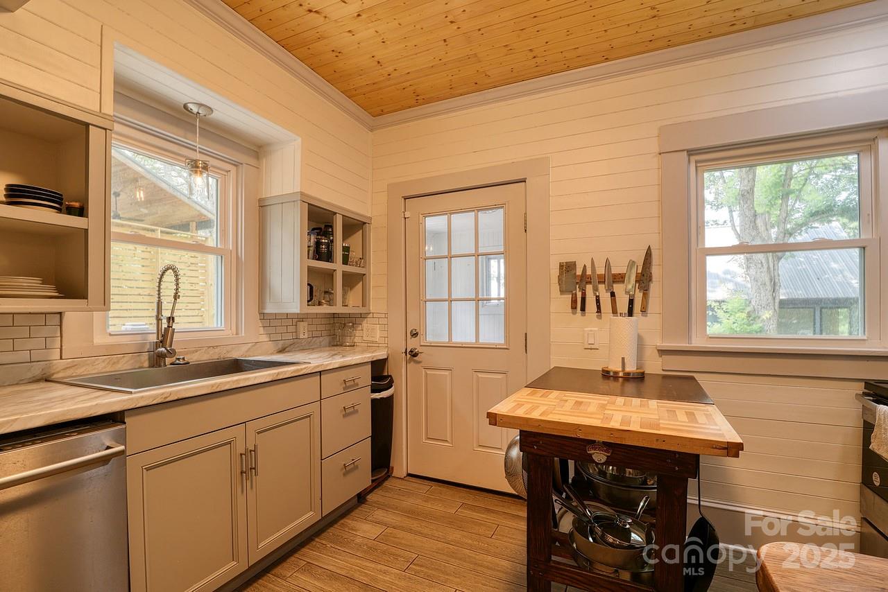 107 Riverview Drive Property Photo 10