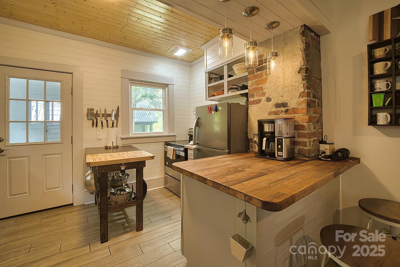 107 Riverview Drive Property Photo 11