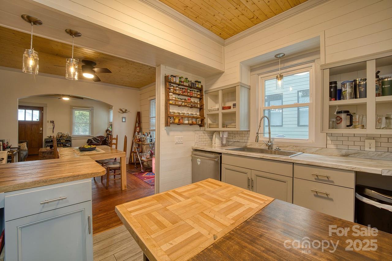 107 Riverview Drive Property Photo 12