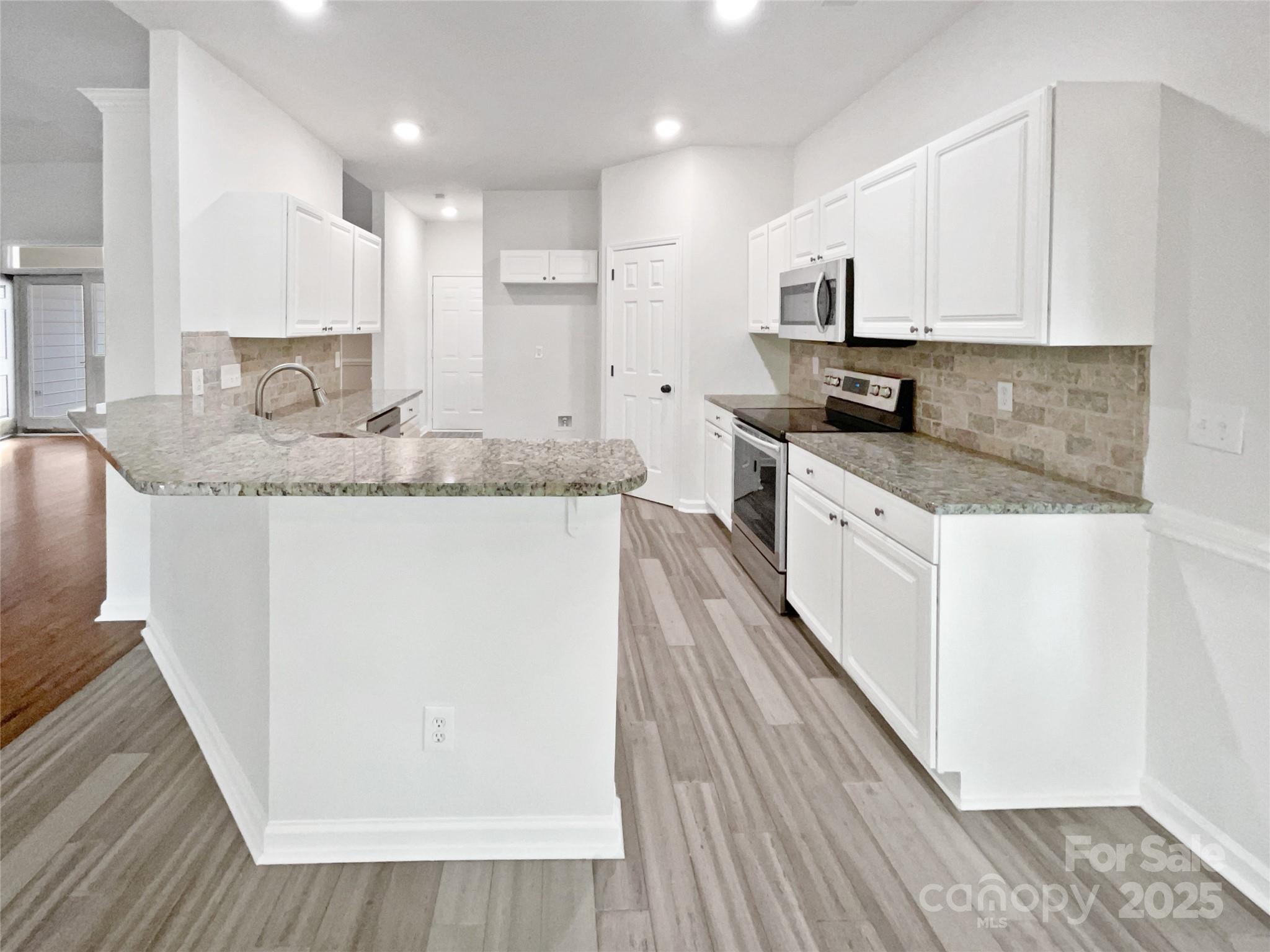 11103 Fox Cove Drive Property Photo 6