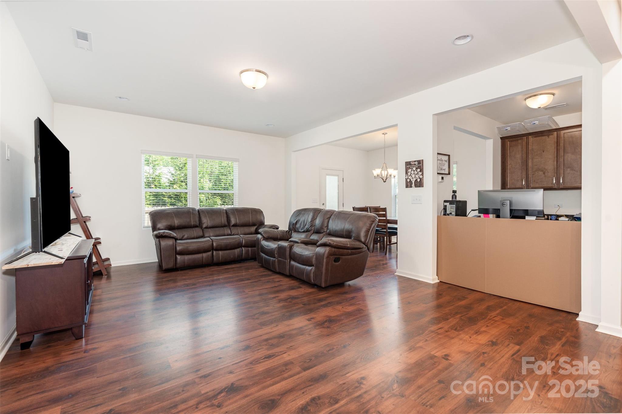 839 Foxglove Lane Property Photo 8