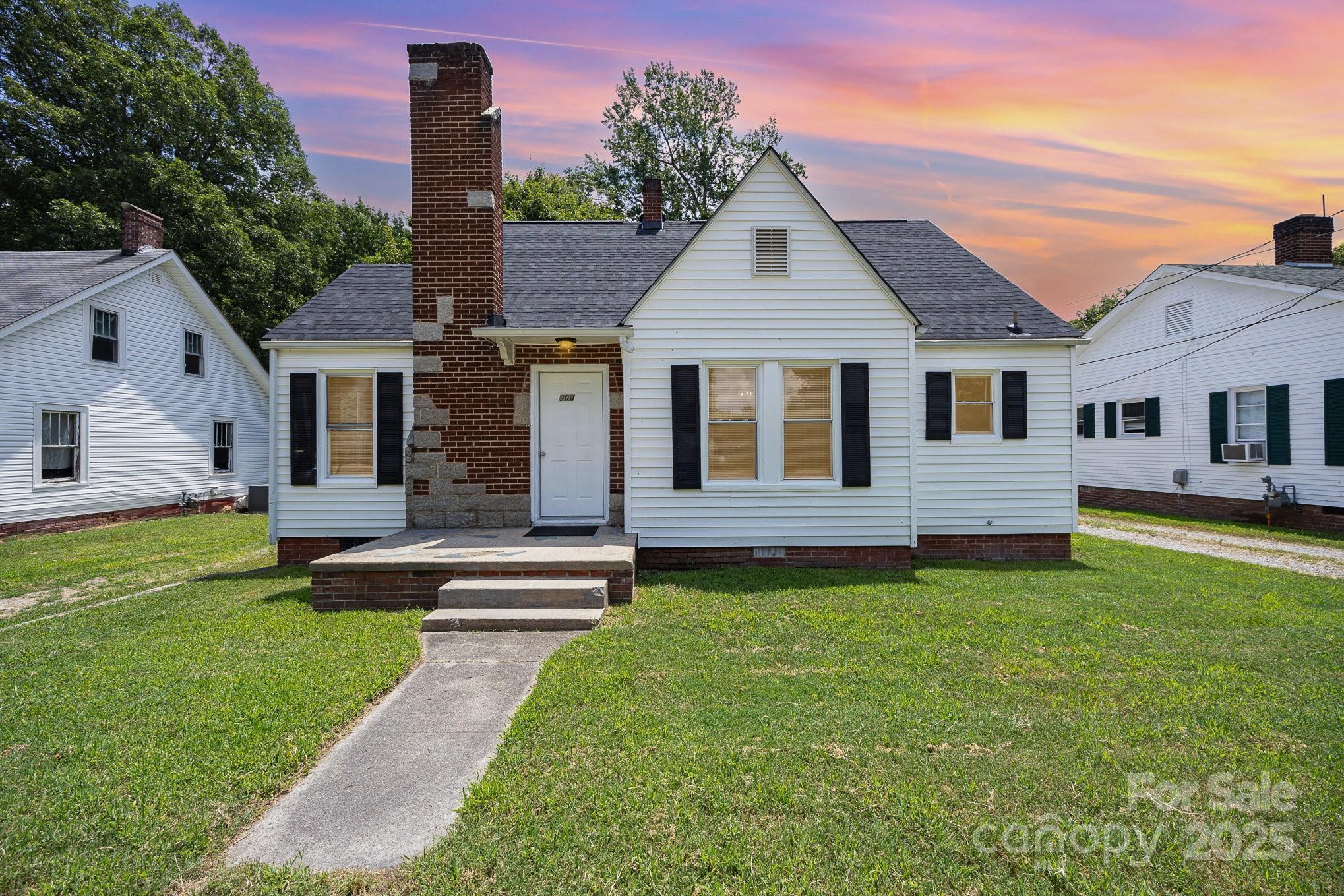 900 N Salisbury Avenue Property Photo 2