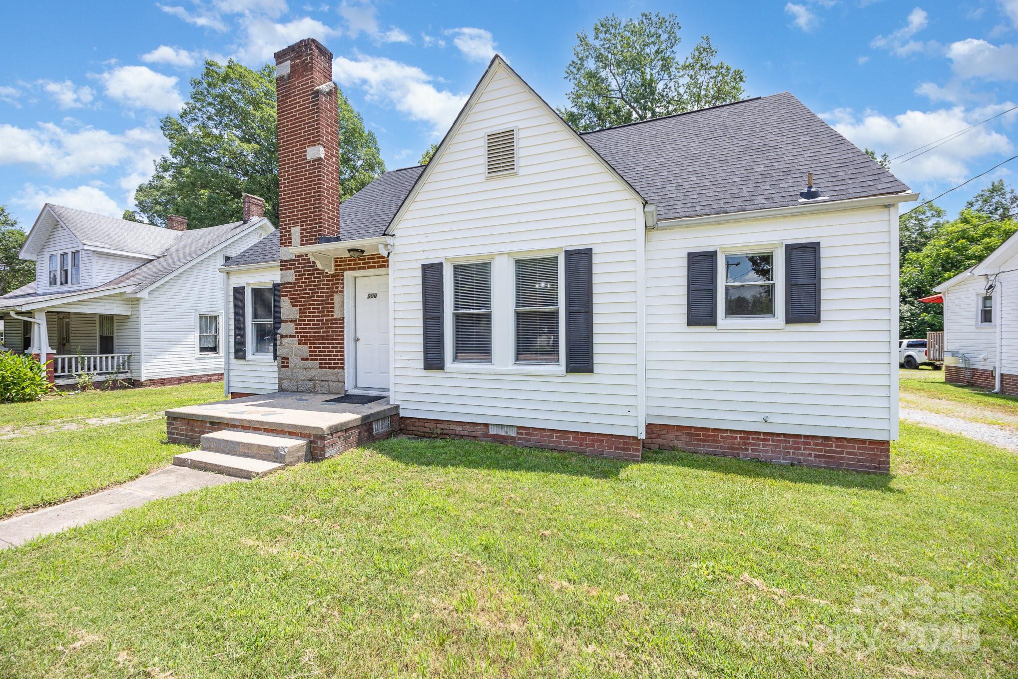 900 N Salisbury Avenue Property Photo 3