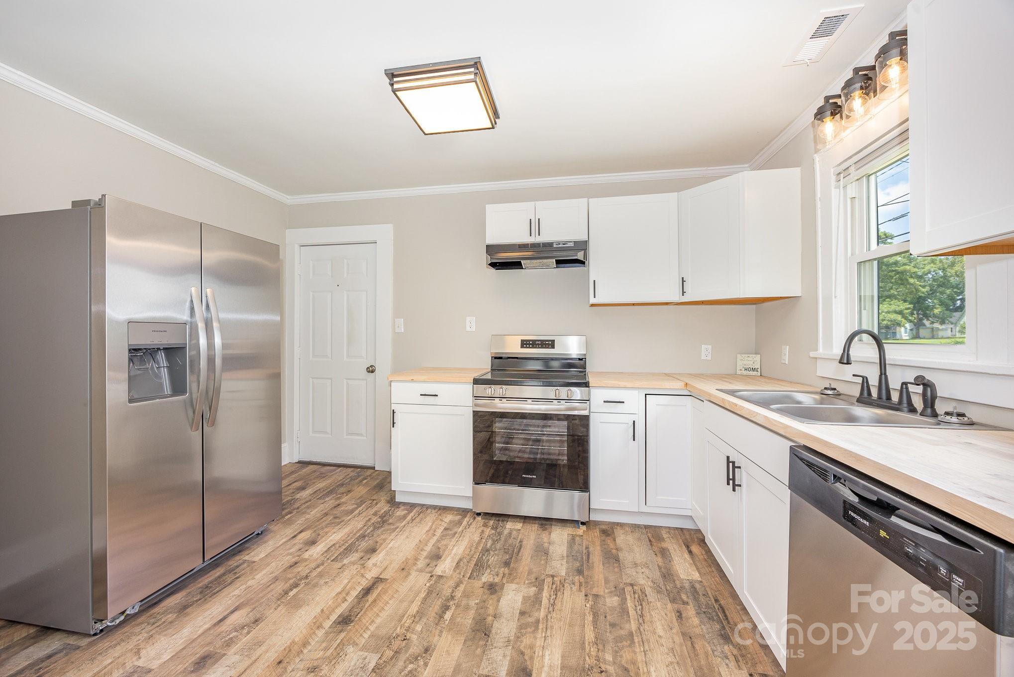 900 N Salisbury Avenue Property Photo 8