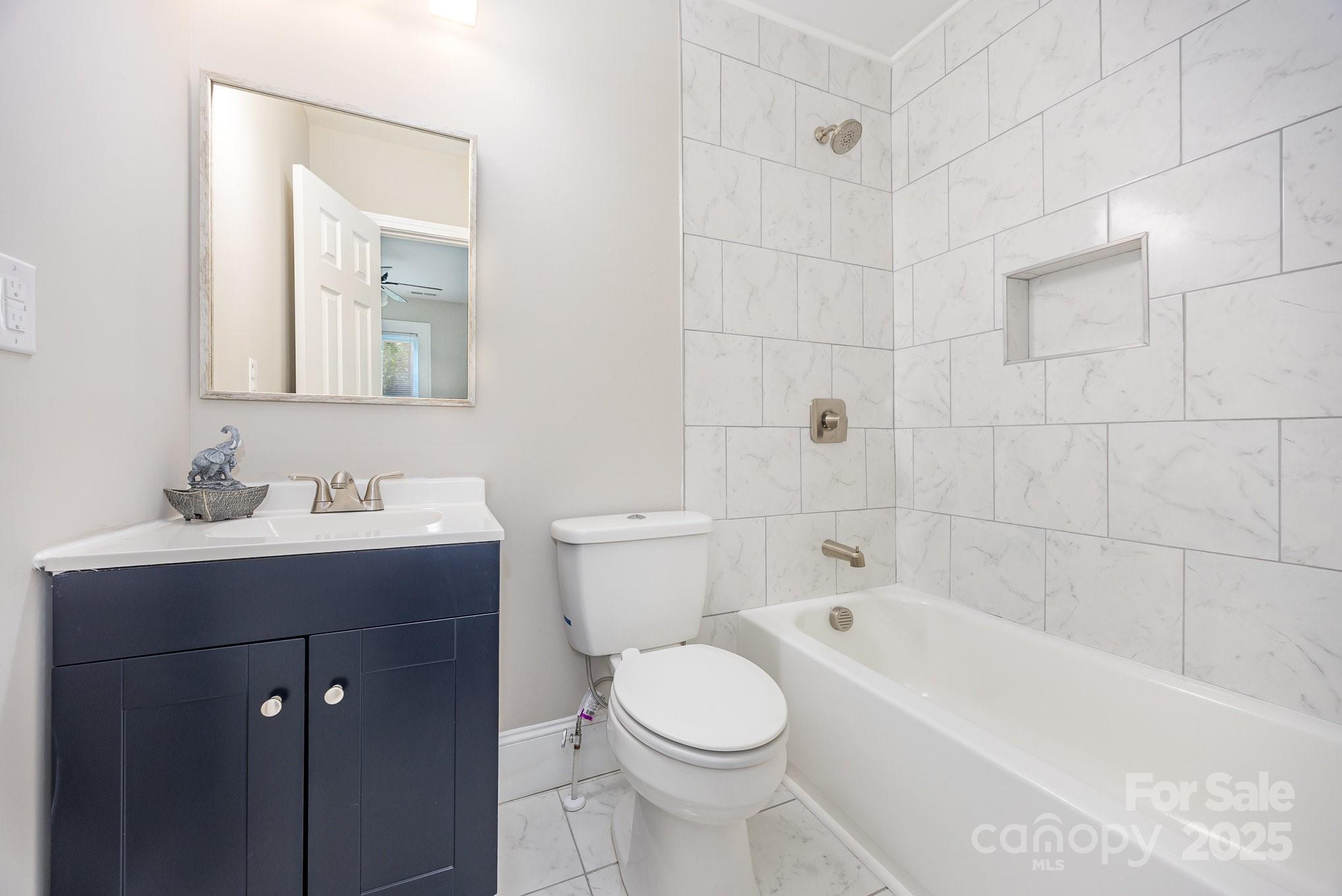 900 N Salisbury Avenue Property Photo 10