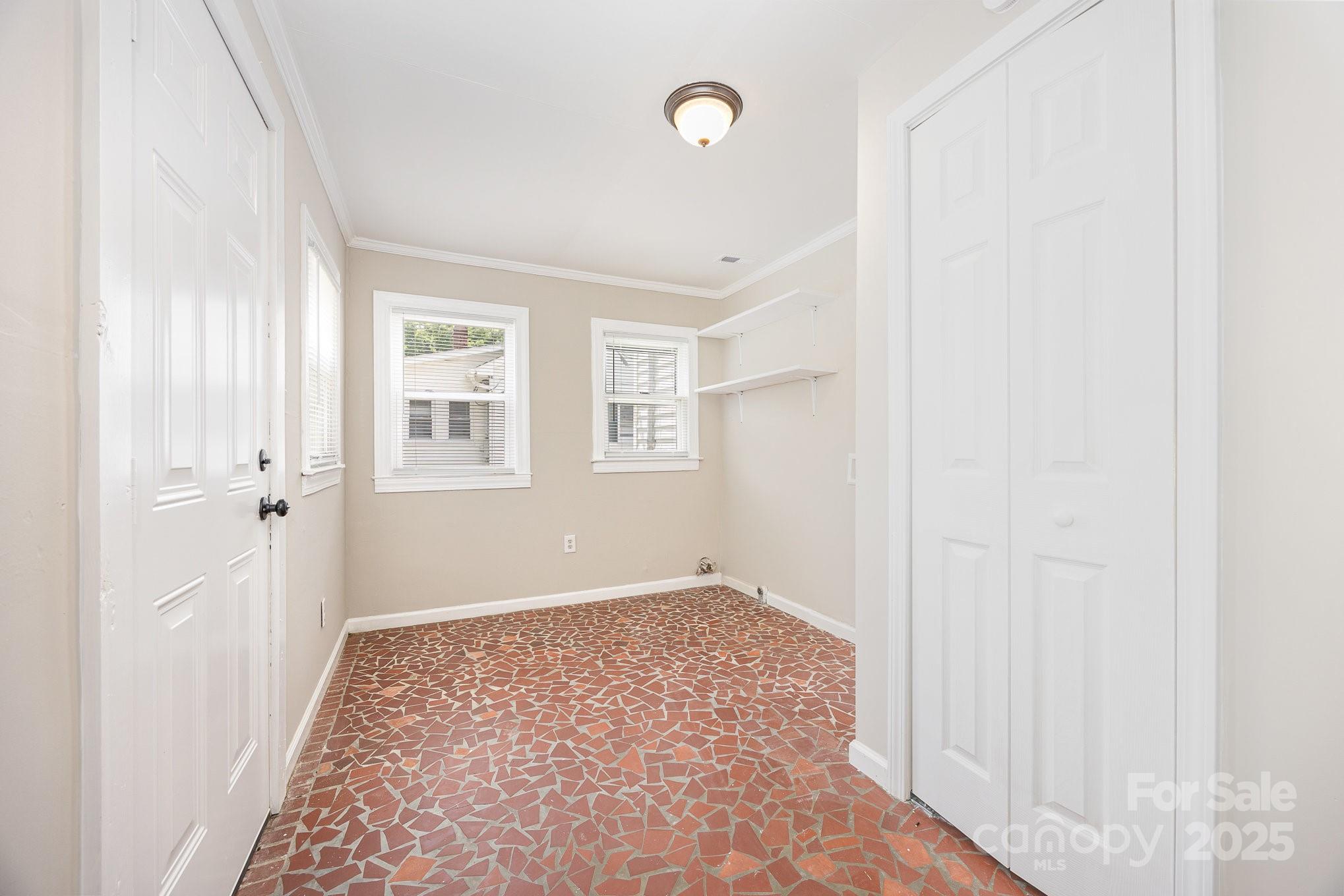 900 N Salisbury Avenue Property Photo 15