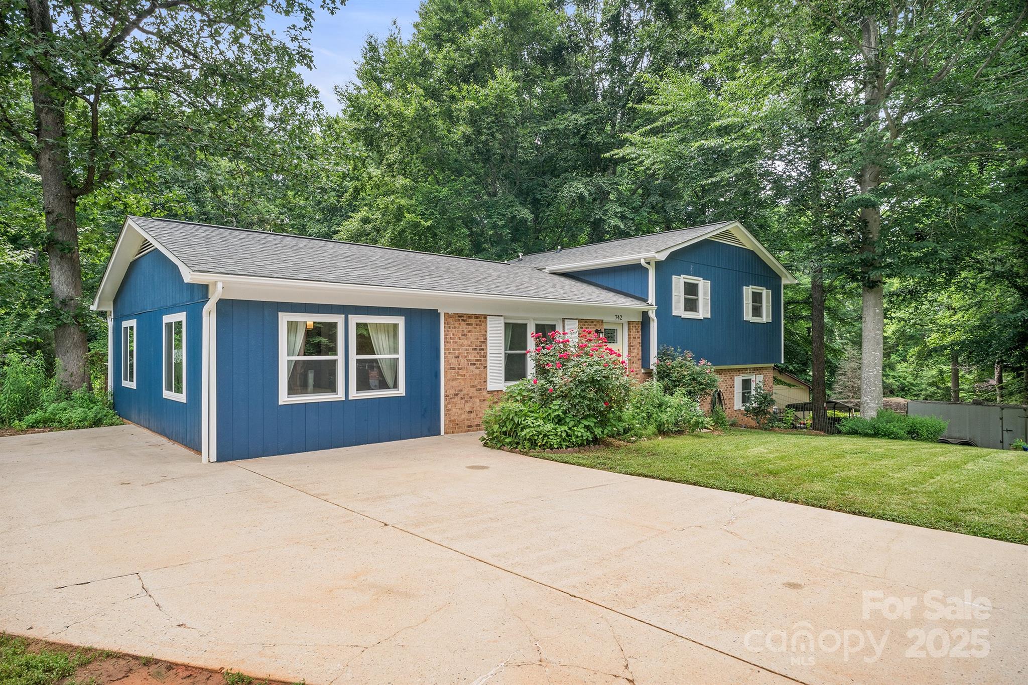742 Stonecrest Drive Property Photo